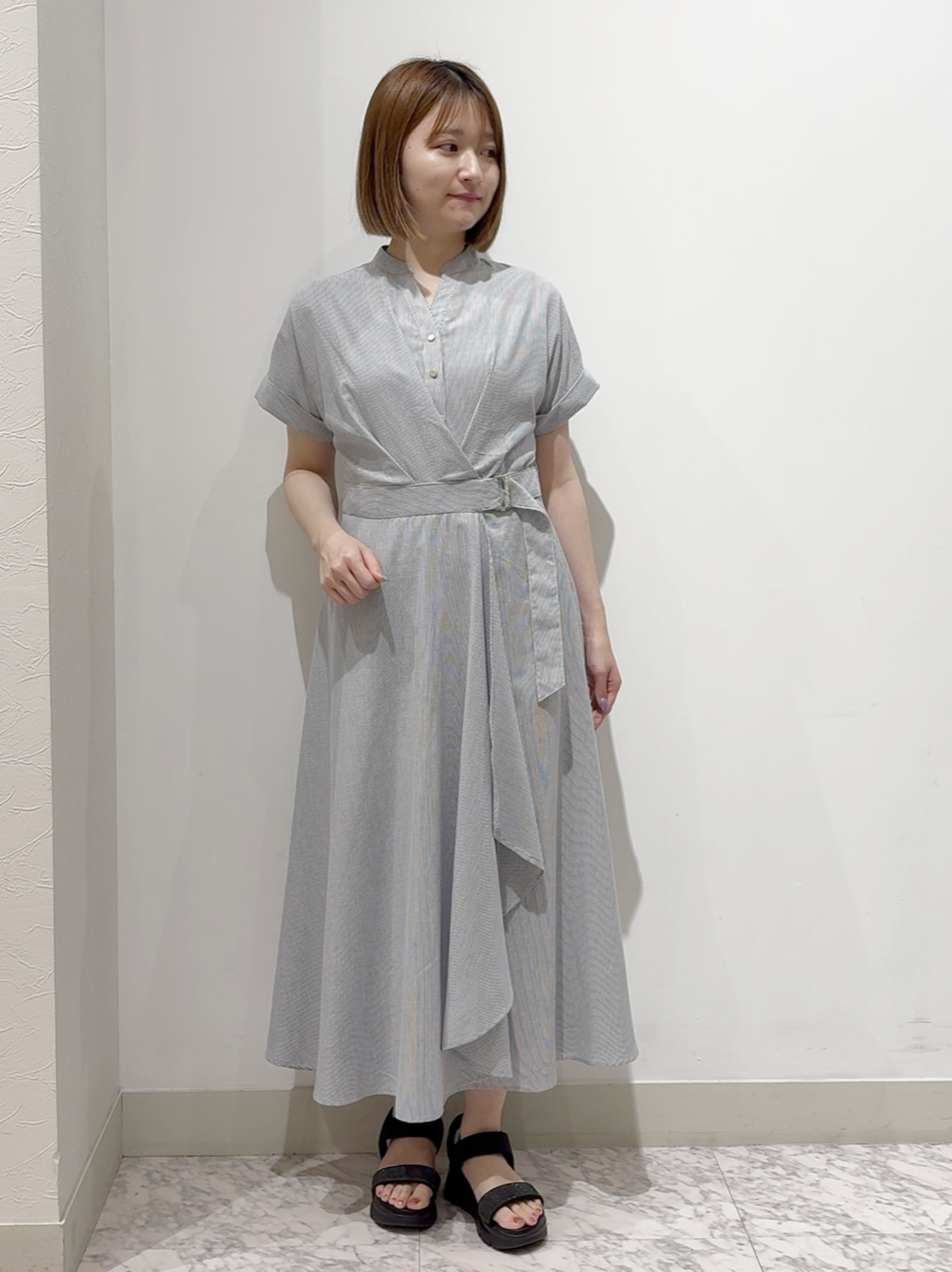 しかっちさんの「grove｜【洗える】さらっと軽やか、カシュクール風サッカーワンピース」を使ったコーディネート