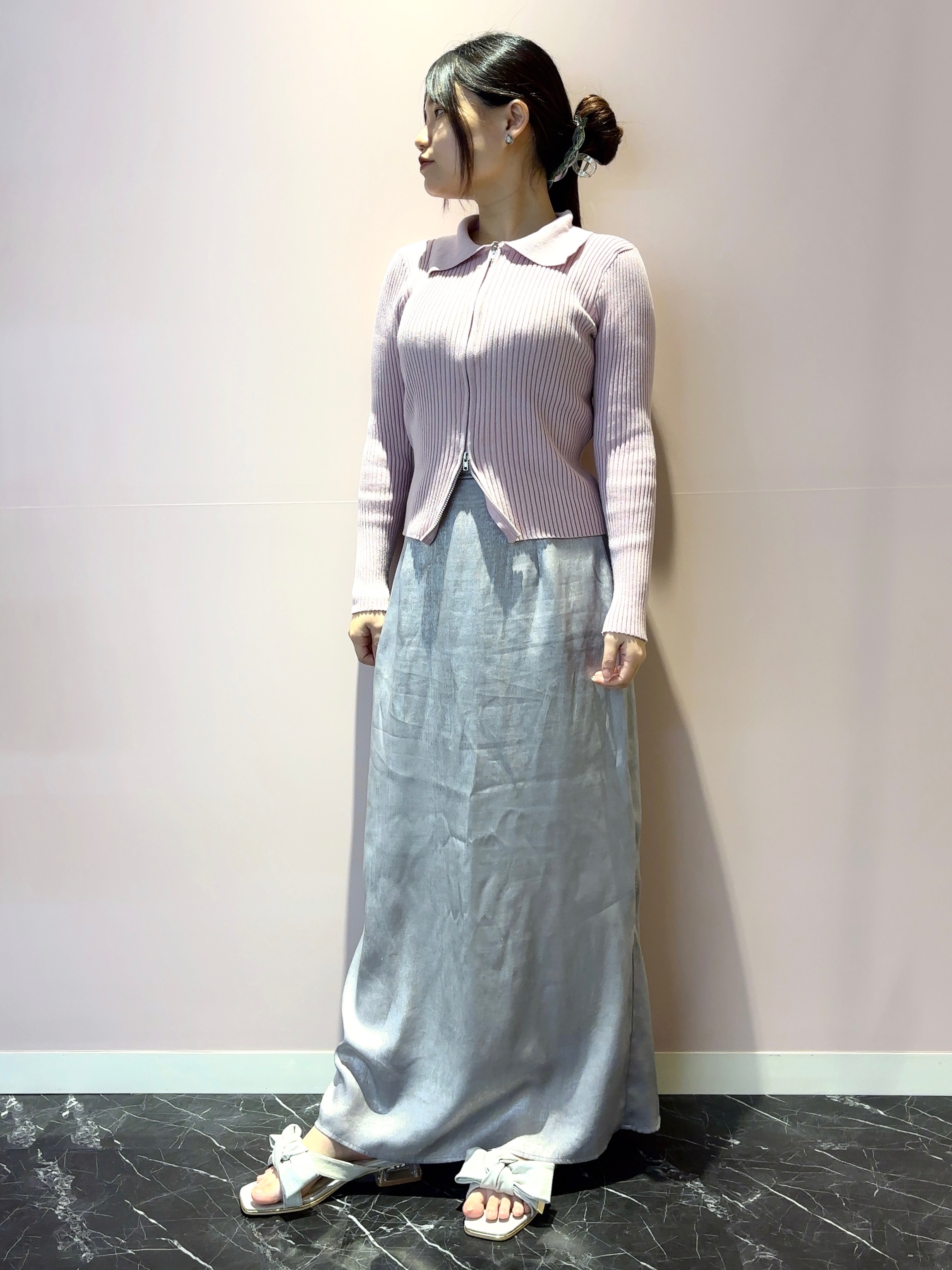 まっきーさんの「ESPERANZA｜リボンクリアヒールサンダル」を使ったコーディネート