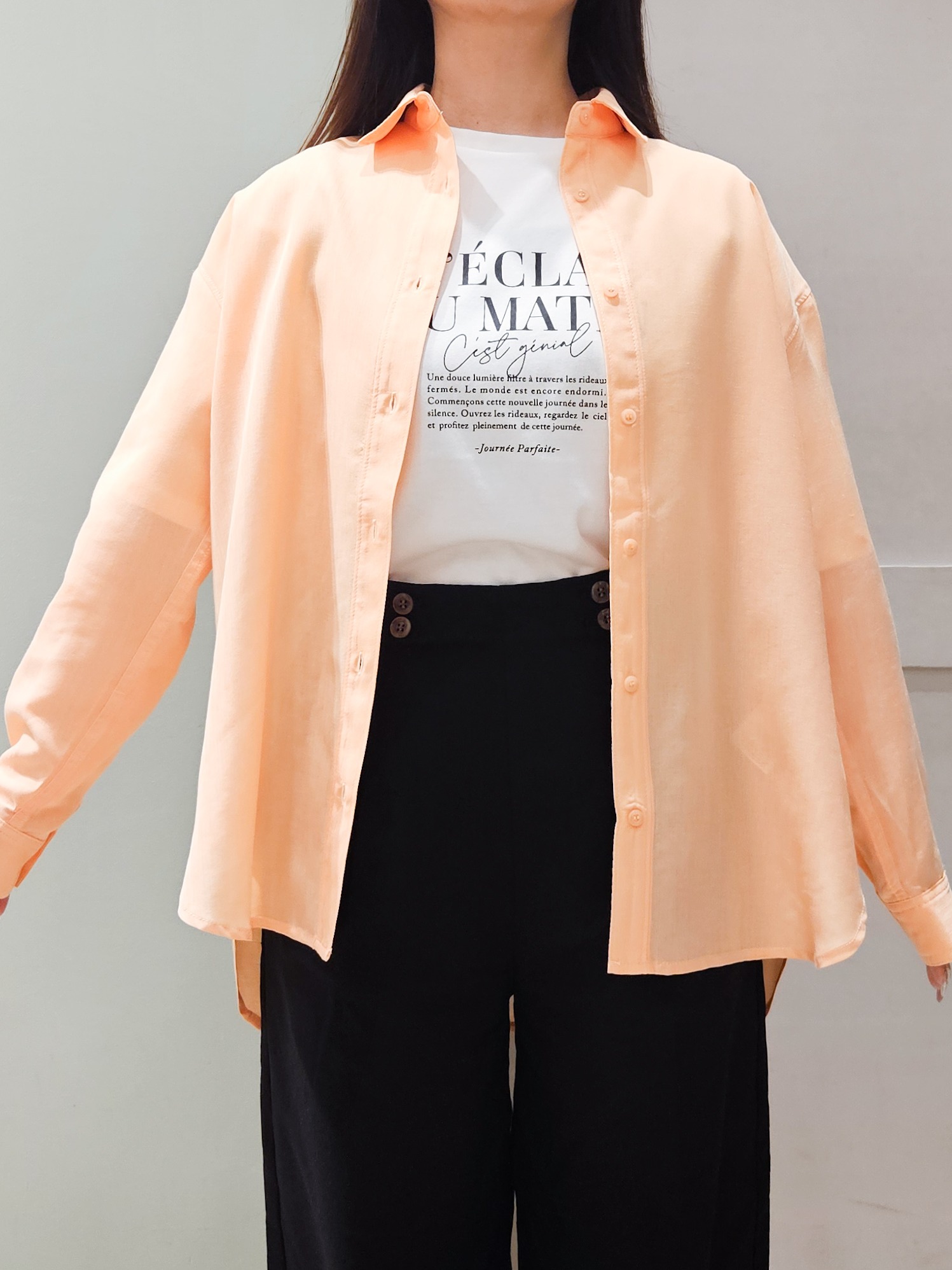 maiさんの「grove｜【洗濯機OK・ひんやり】朝晩の気温差に◎軽やかシアーシャツ」を使ったコーディネート
