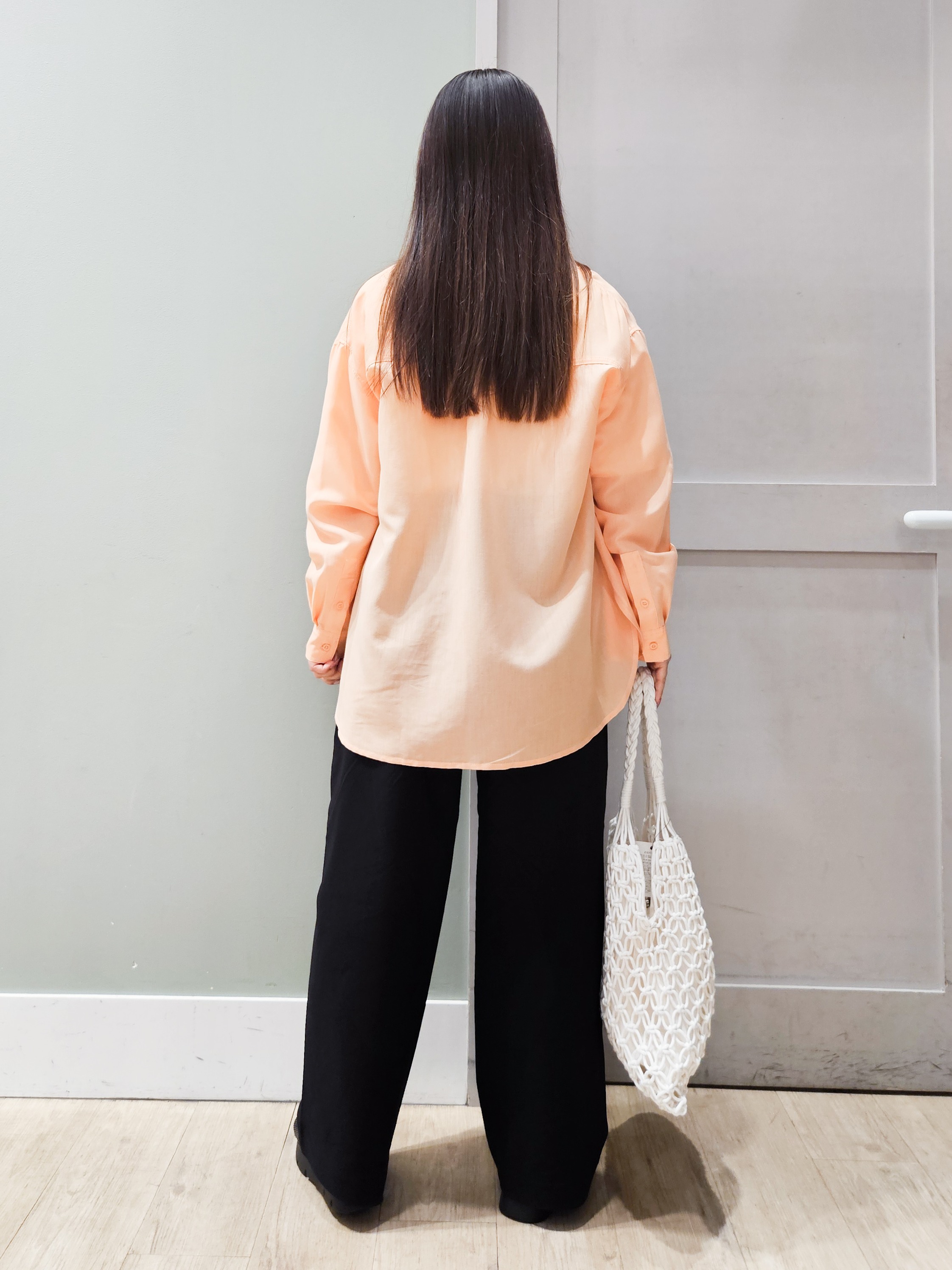 maiさんの「grove｜【洗濯機OK・ひんやり】朝晩の気温差に◎軽やかシアーシャツ」を使ったコーディネート
