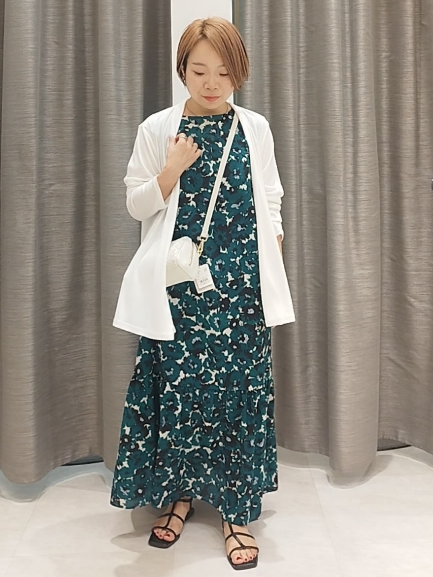 s u g iさんの「UNTITLED｜【花柄/着映え】フラワープリントワンピース」を使ったコーディネート