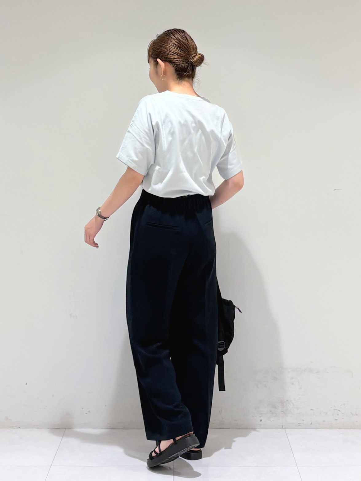 tsuyuさんの「INDIVI｜【超軽量／大人カジュアル】収納力◎！ギャザーフォルムリュック」を使ったコーディネート