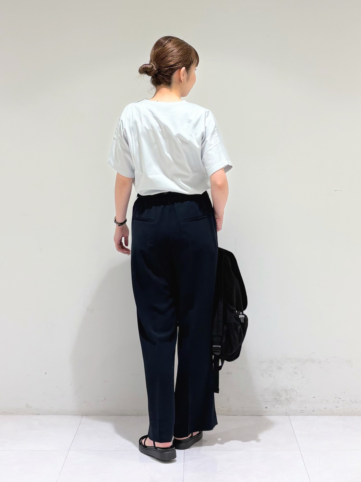 tsuyuさんの「INDIVI｜【超軽量／大人カジュアル】収納力◎！ギャザーフォルムリュック」を使ったコーディネート