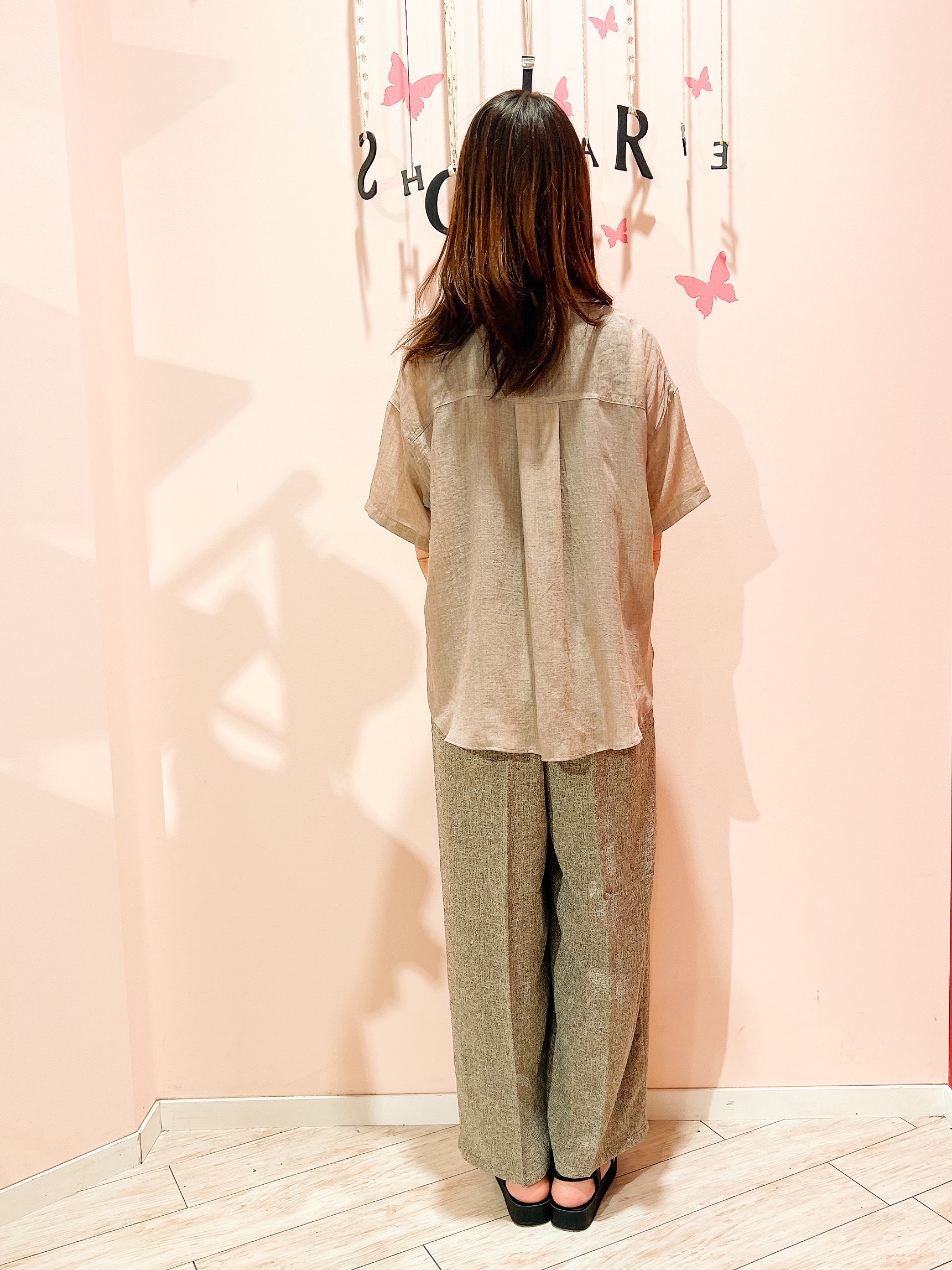 Muuさんの「SHOO･LA･RUE｜【S-LL】ナチュラルに決まる 半袖シアーシャツジャケット」を使ったコーディネート