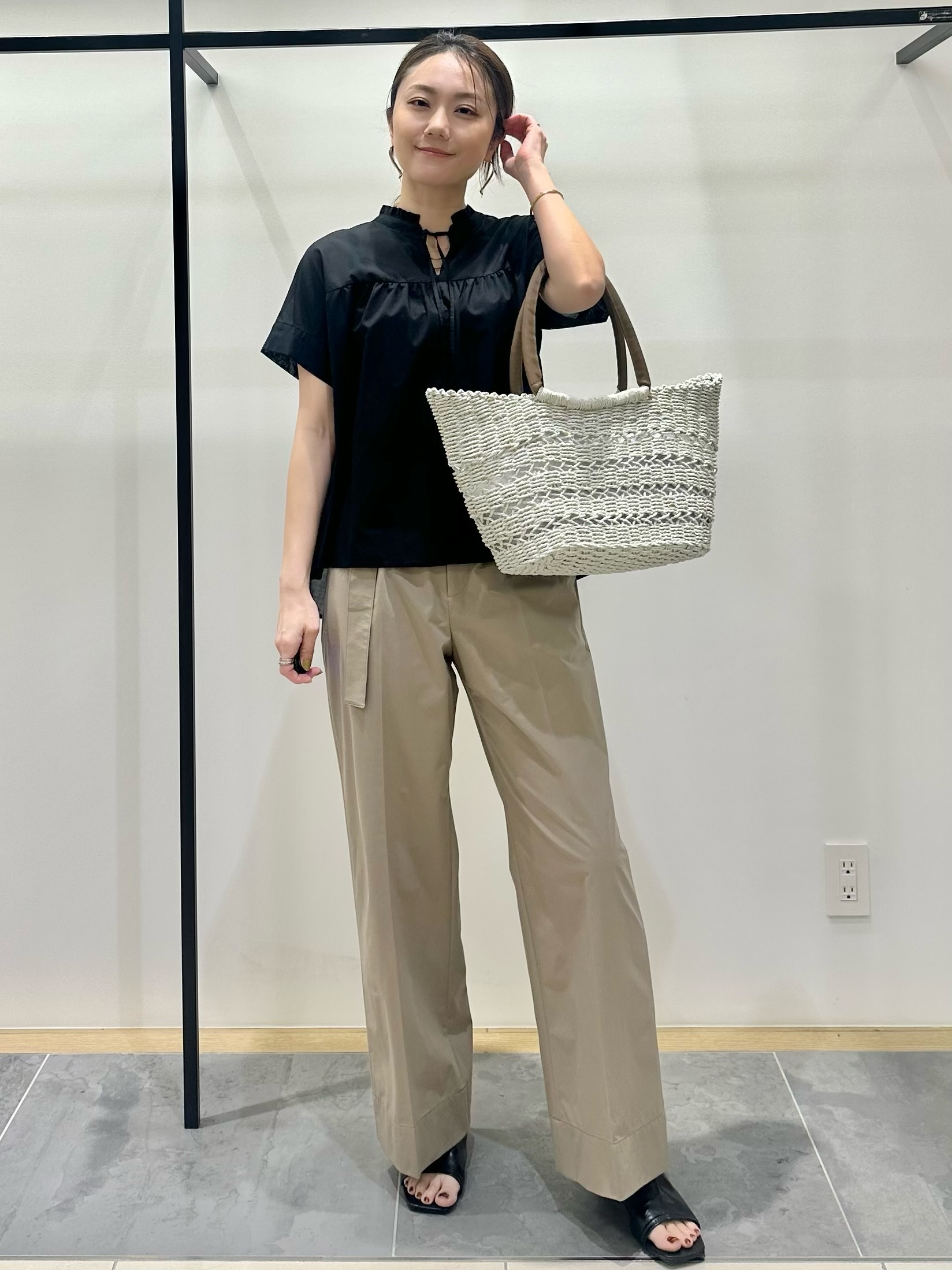 MAIさんの「INDIVI｜【撥水／UVケア／SETUP可能】軽量ベルト付ワイドストレートパンツ」を使ったコーディネート