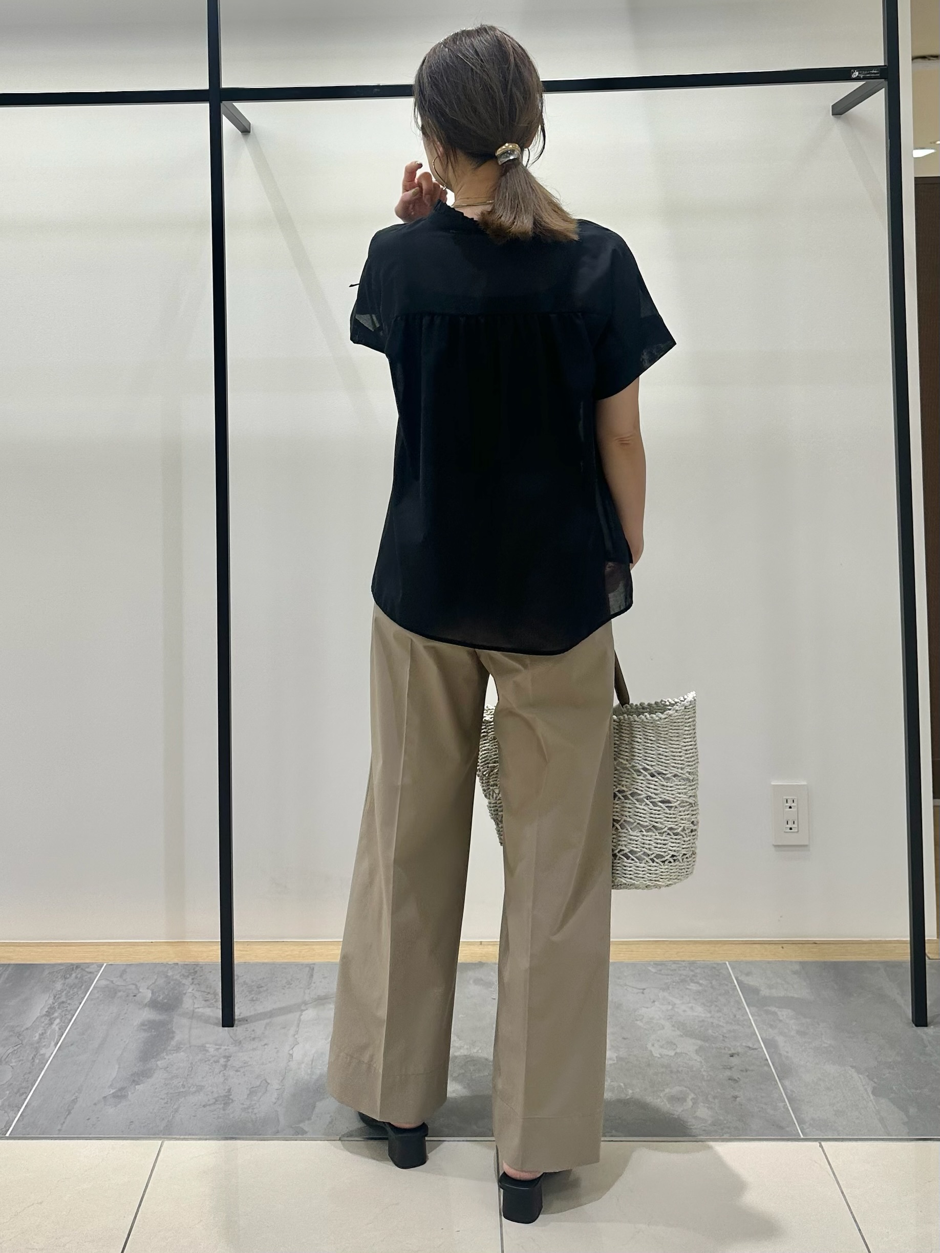 MAIさんの「INDIVI｜【撥水／UVケア／SETUP可能】軽量ベルト付ワイドストレートパンツ」を使ったコーディネート