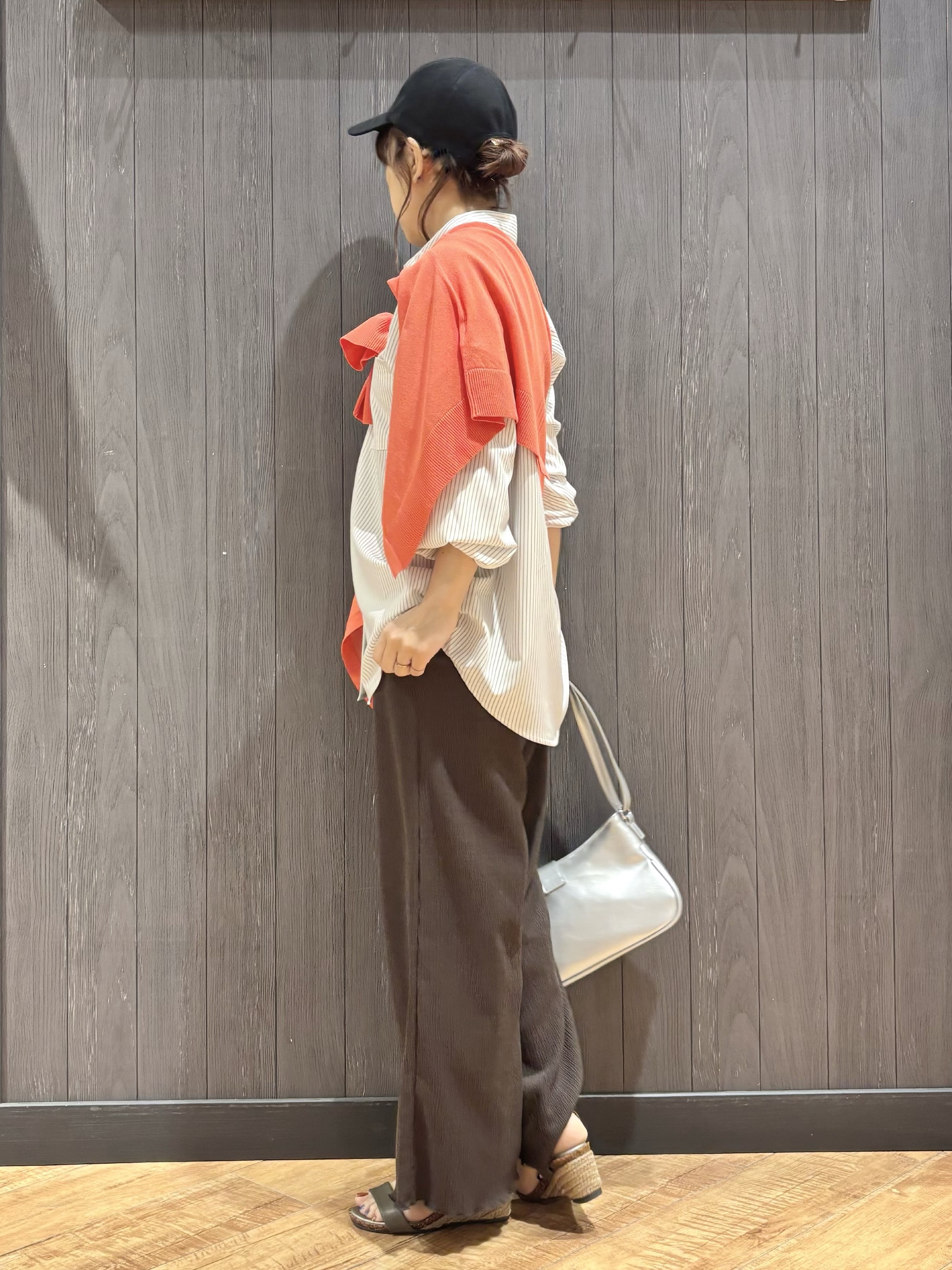 meiさんの「SHOO･LA･RUE｜【ひんやり/UV/吸水速乾/洗濯後しわになりにくい】ラッシュガードにもなる ストライプシャツ」を使ったコーディネート