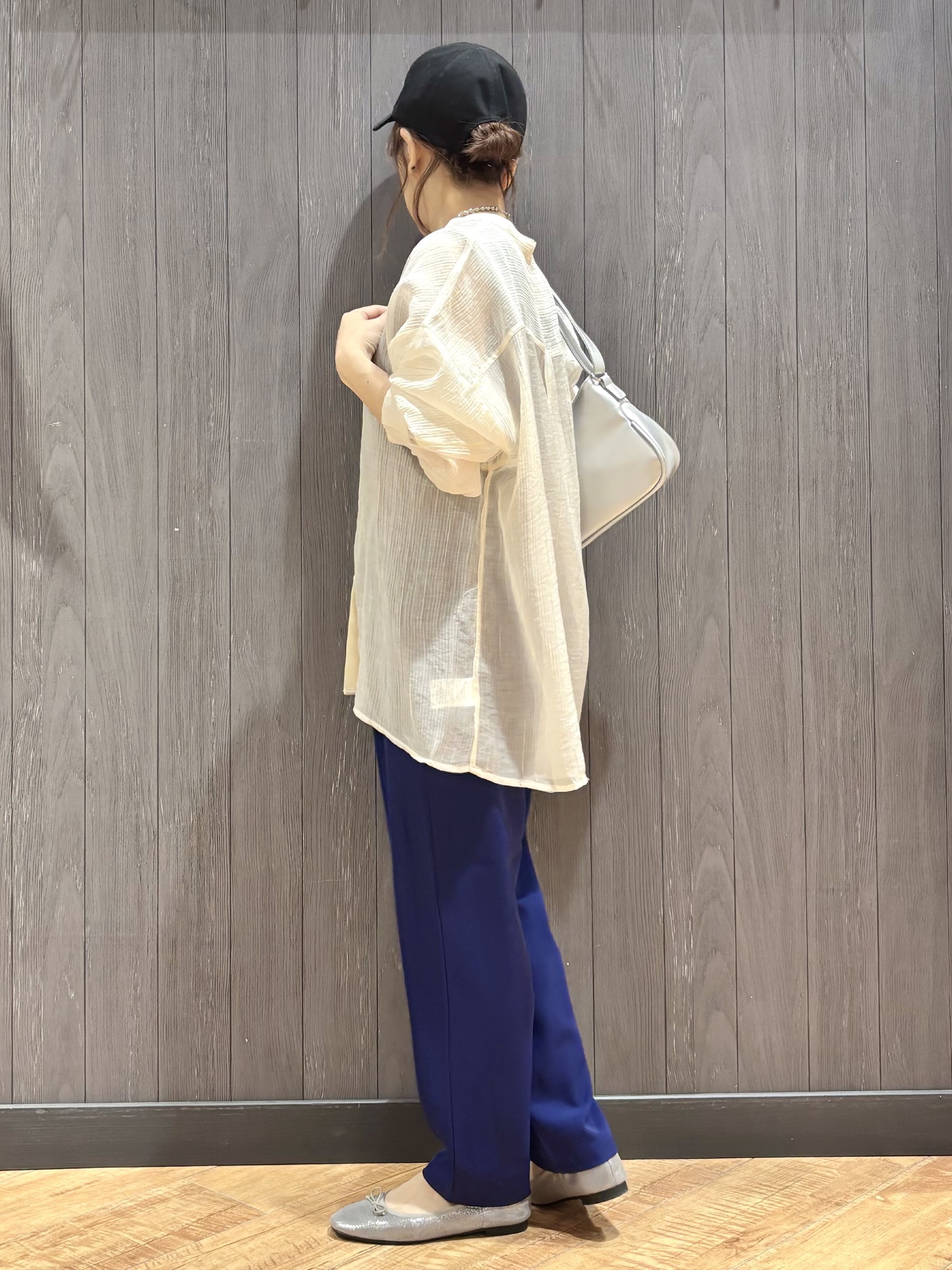 meiさんの「SHOO･LA･RUE｜【S-LL】大人のシアー感 風合い楽しむバンドカラーシャツ」を使ったコーディネート
