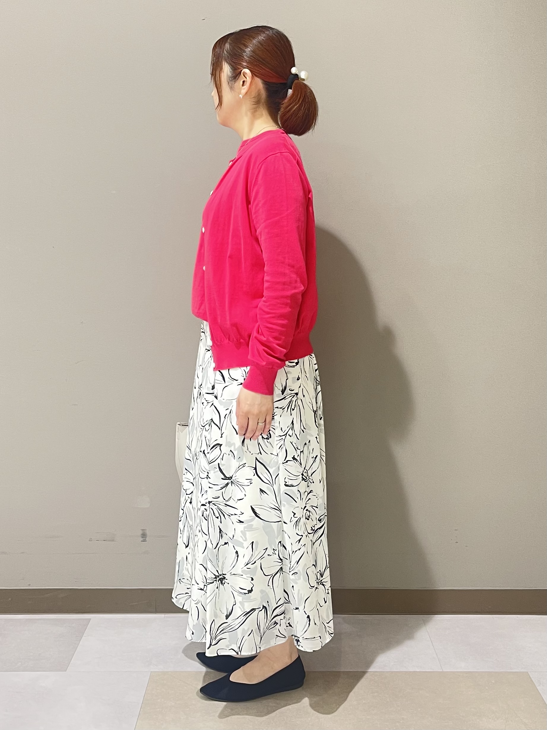 Tomoさんの「UNTITLED｜【9色展開/アンサンブル可】コットンクルーネックカーディガン」を使ったコーディネート