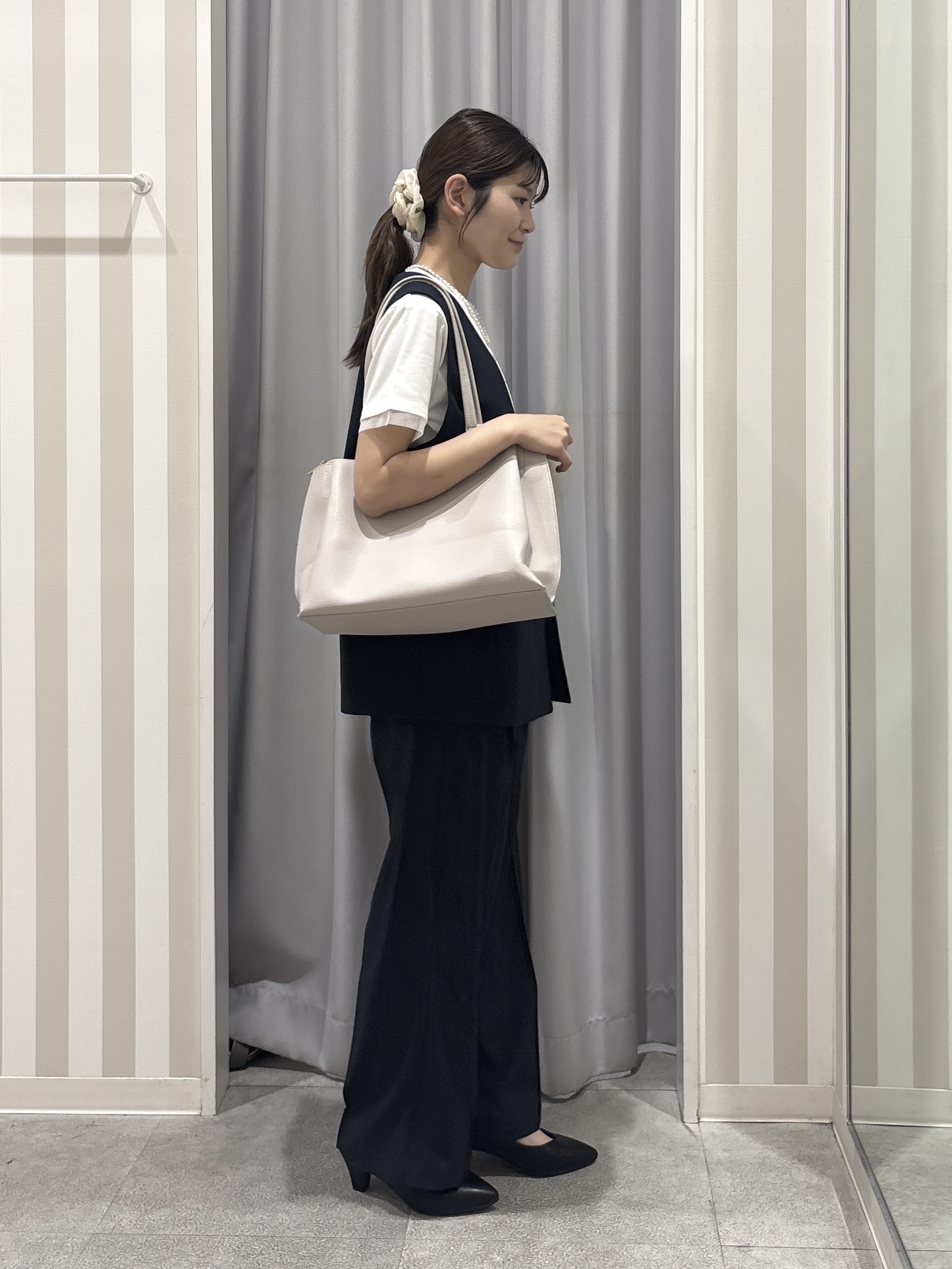 Rikaさんの「SHOO･LA･RUE｜【セットアップ可/洗濯後しわになりにくい/S-LL】シンプルで合わせやすい ノーカラージレ」を使ったコーディネート