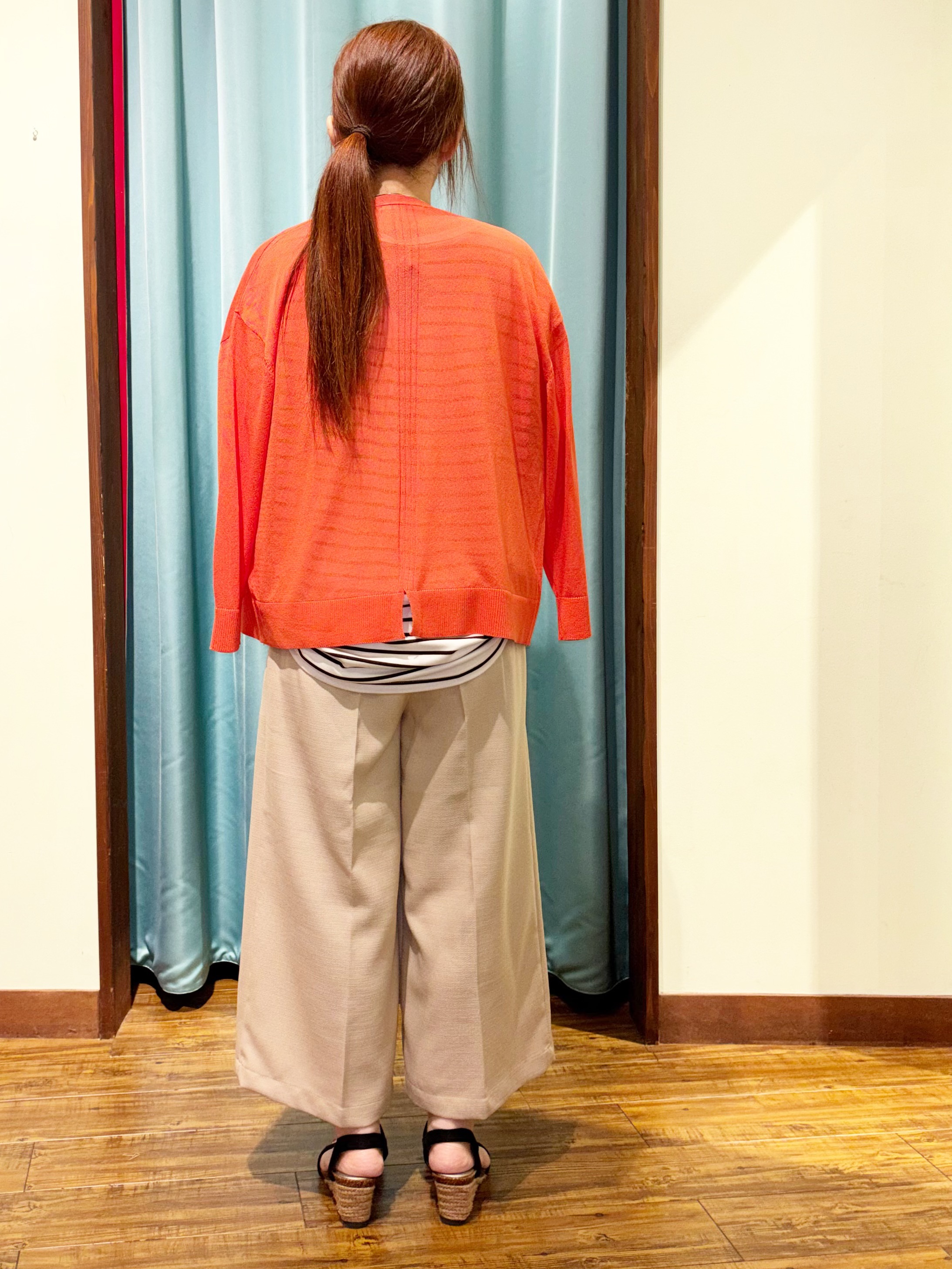 tukiさんの「SHOO･LA･RUE｜【ひんやり/洗濯機可/S-LL】オンにもオフにも マルチに使えるボタンレスカーディガン」を使ったコーディネート