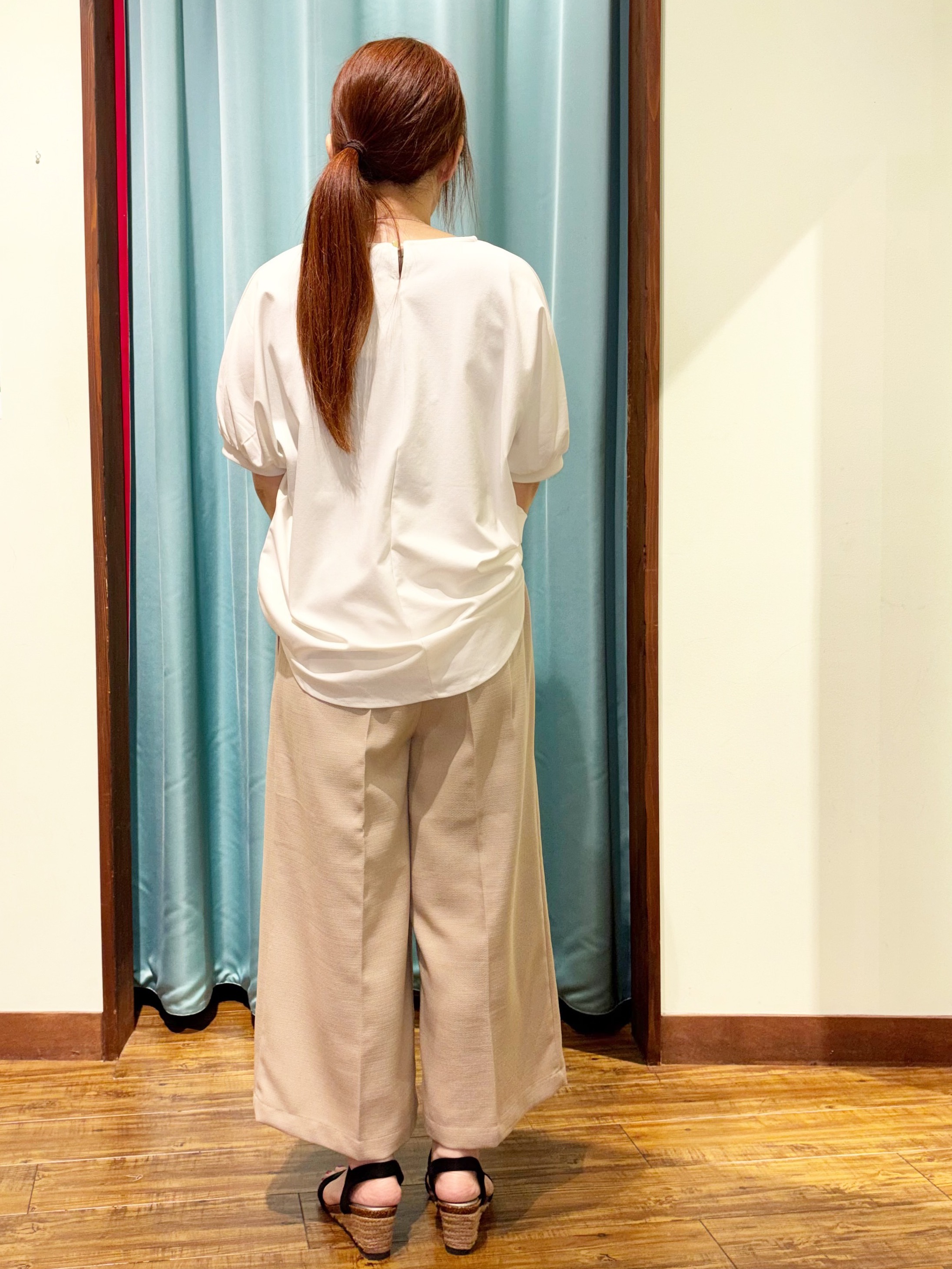 tukiさんの「SHOO･LA･RUE｜【ひんやり/洗濯後しわになりにくい】インせず着られる さらっとタッチのドルマンブラウス」を使ったコーディネート