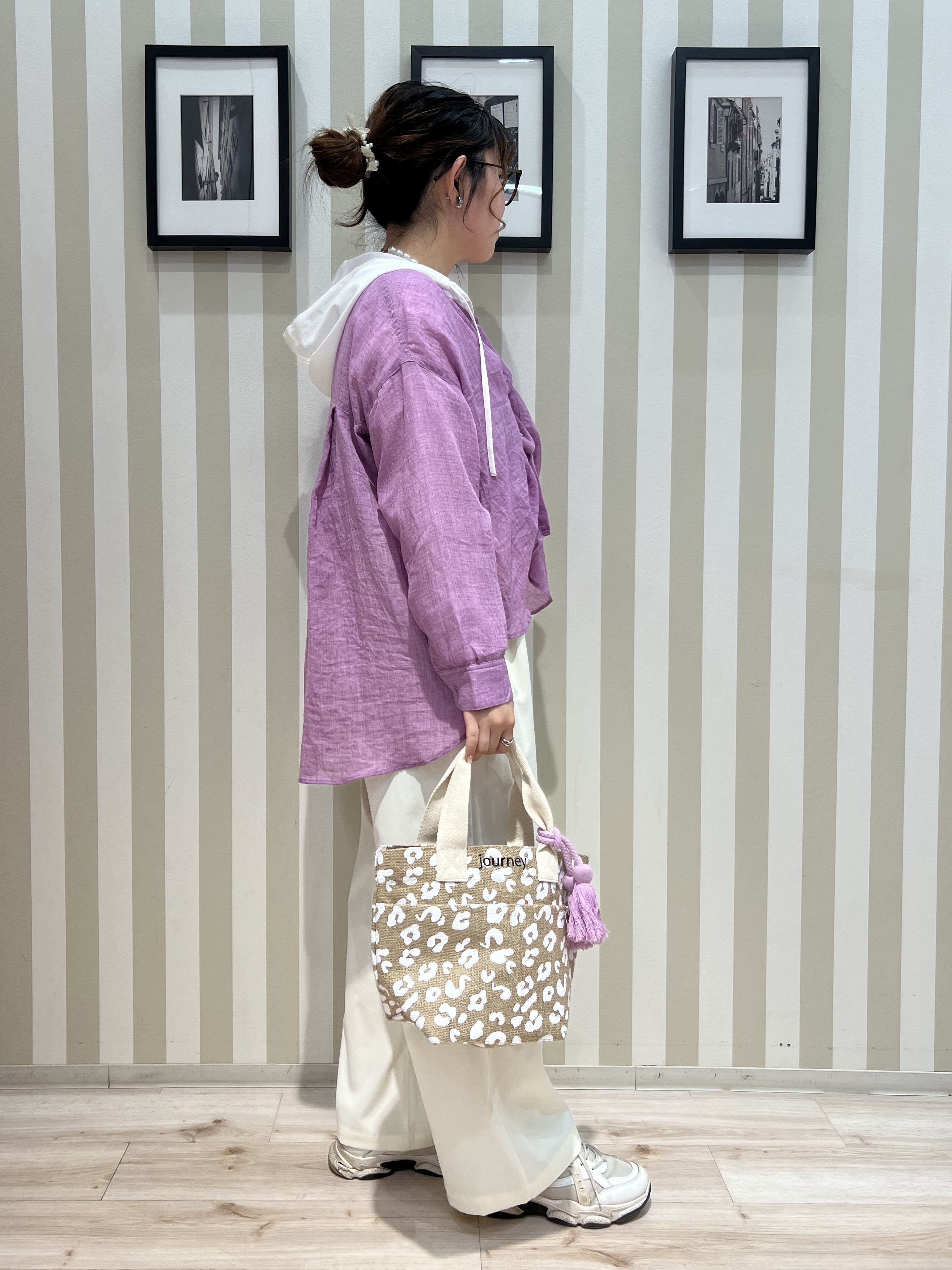 manaさんの「SHOO･LA･RUE｜【体型カバー】ふんわり質感 やわらかこなれシアーシャツ」を使ったコーディネート