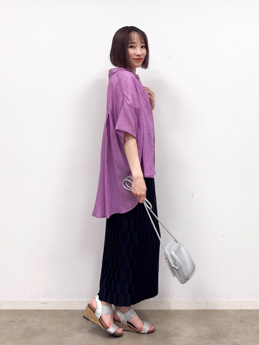 𝐜𝐡𝐢𝐤𝐚さんの「SHOO･LA･RUE｜ヒップがすっぽり隠れる やわらか5分袖シアーシャツ」を使ったコーディネート