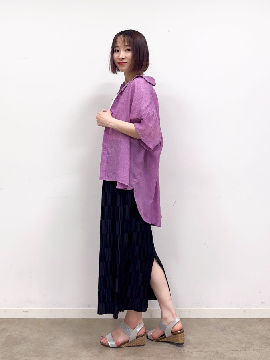 𝐜𝐡𝐢𝐤𝐚さんの「SHOO･LA･RUE｜ヒップがすっぽり隠れる やわらか5分袖シアーシャツ」を使ったコーディネート