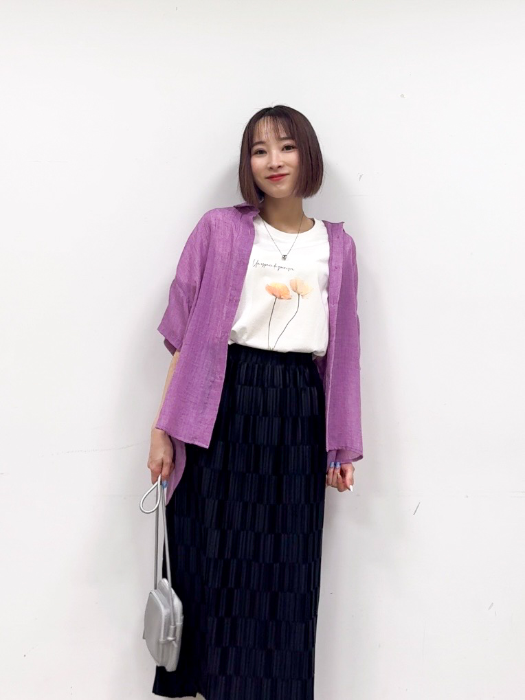 𝐜𝐡𝐢𝐤𝐚さんの「SHOO･LA･RUE｜ヒップがすっぽり隠れる やわらか5分袖シアーシャツ」を使ったコーディネート