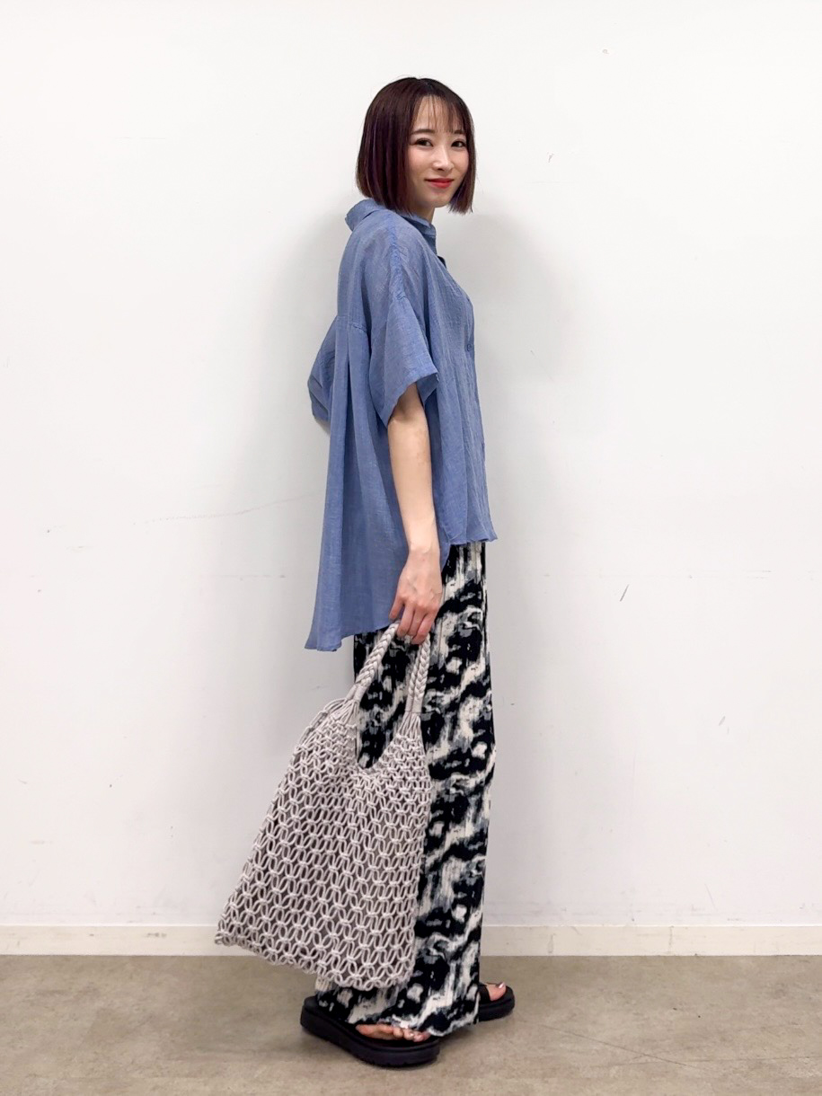 𝐜𝐡𝐢𝐤𝐚さんの「SHOO･LA･RUE｜ヒップがすっぽり隠れる やわらか5分袖シアーシャツ」を使ったコーディネート