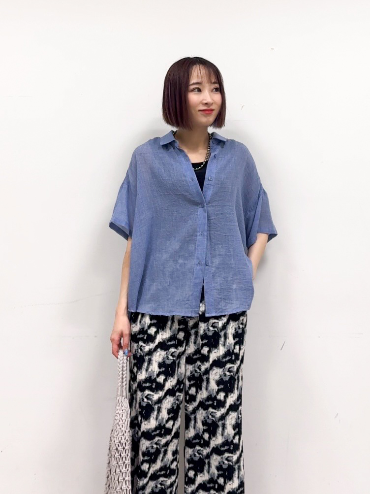 𝐜𝐡𝐢𝐤𝐚さんの「SHOO･LA･RUE｜ヒップがすっぽり隠れる やわらか5分袖シアーシャツ」を使ったコーディネート