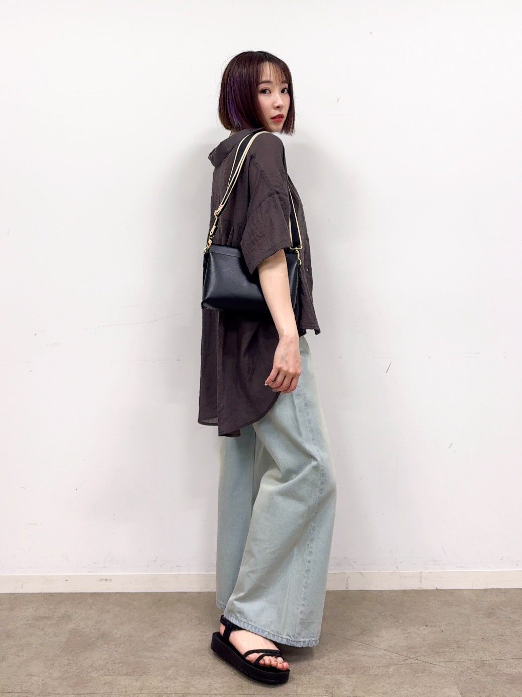 𝐜𝐡𝐢𝐤𝐚さんの「SHOO･LA･RUE｜ヒップがすっぽり隠れる やわらか5分袖シアーシャツ」を使ったコーディネート