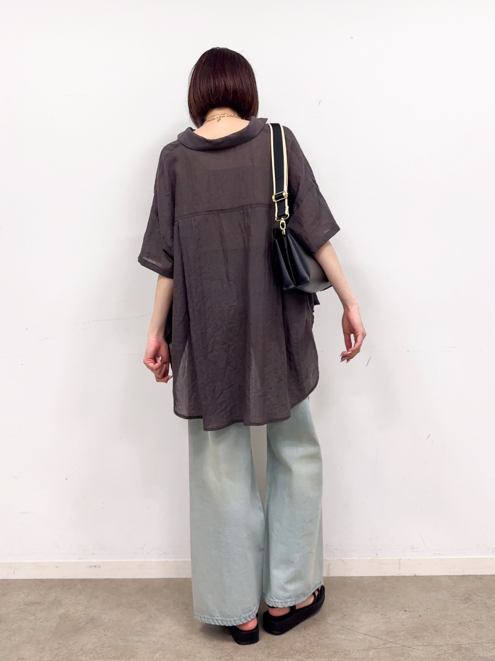 𝐜𝐡𝐢𝐤𝐚さんの「SHOO･LA･RUE｜ヒップがすっぽり隠れる やわらか5分袖シアーシャツ」を使ったコーディネート