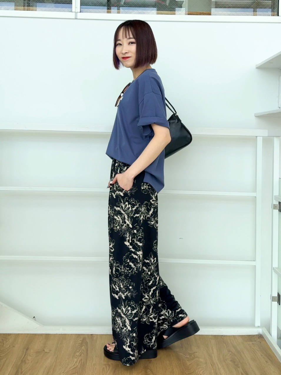 𝐜𝐡𝐢𝐤𝐚さんの「SHOO･LA･RUE｜【綿100％/S-LL/プチプラ】選べる3柄 プリントアソートTシャツ」を使ったコーディネート
