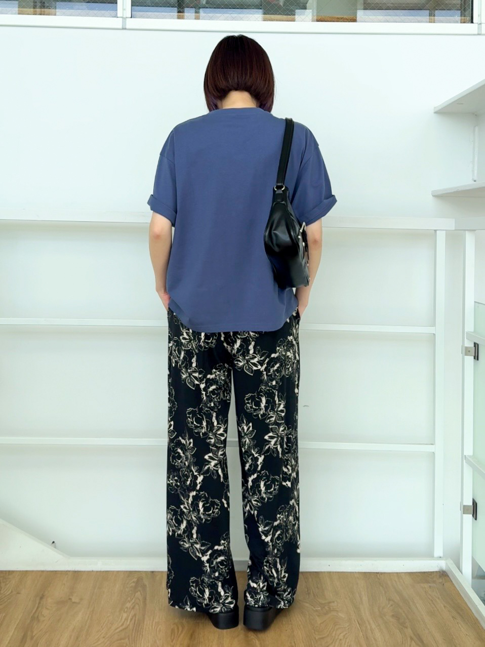 𝐜𝐡𝐢𝐤𝐚さんの「SHOO･LA･RUE｜【綿100％/S-LL/プチプラ】選べる3柄 プリントアソートTシャツ」を使ったコーディネート