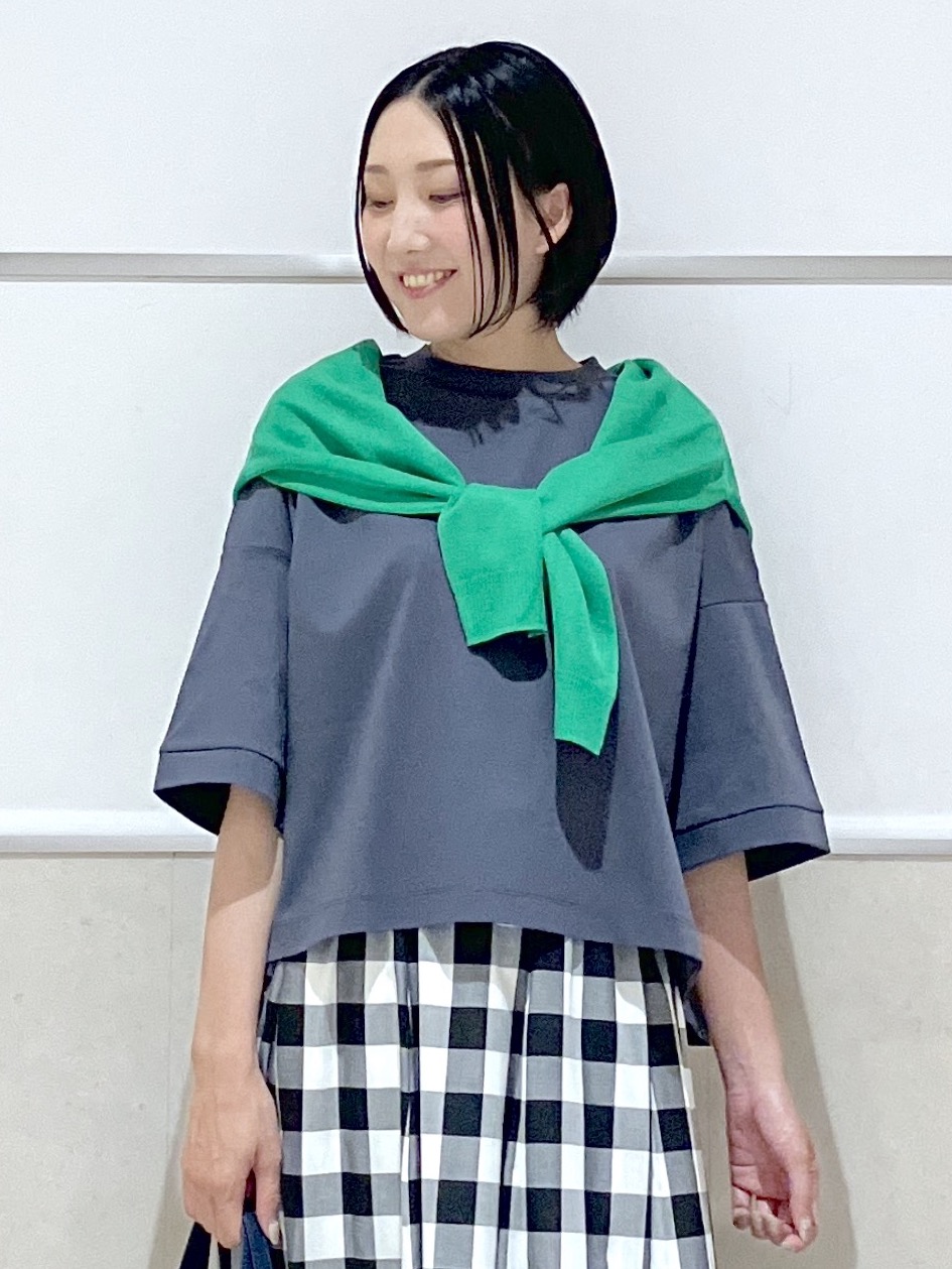 eriko さんの「Dessin｜【新色追加/体型カバー】美光沢カットソーボクシーシルエット」を使ったコーディネート