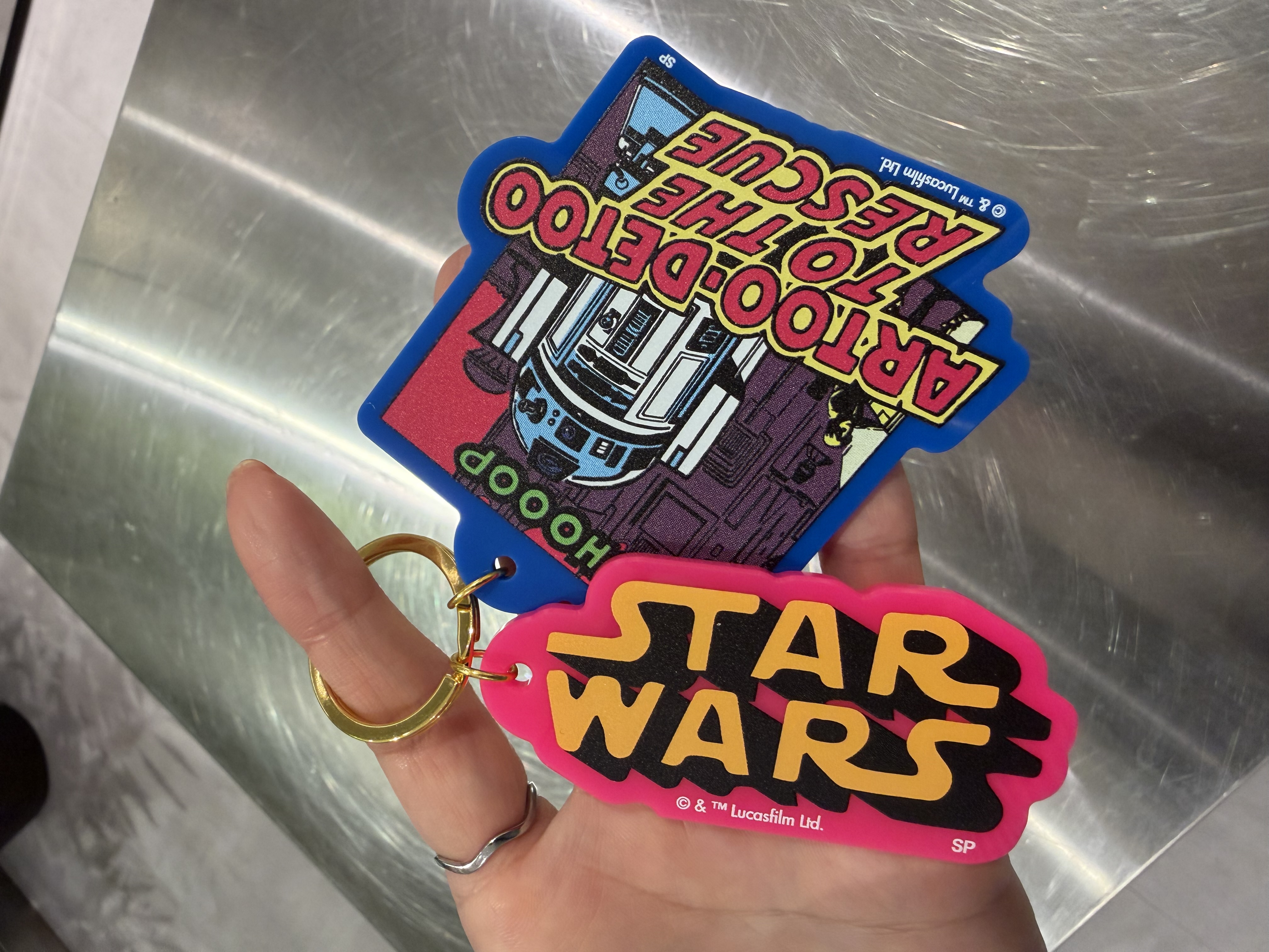 えびさんの「212 KITCHEN STORE｜カラーアクリルキーホルダー R2-D2 コミック ＜STAR WARS スター・ウォーズ ＞」を使ったコーディネート