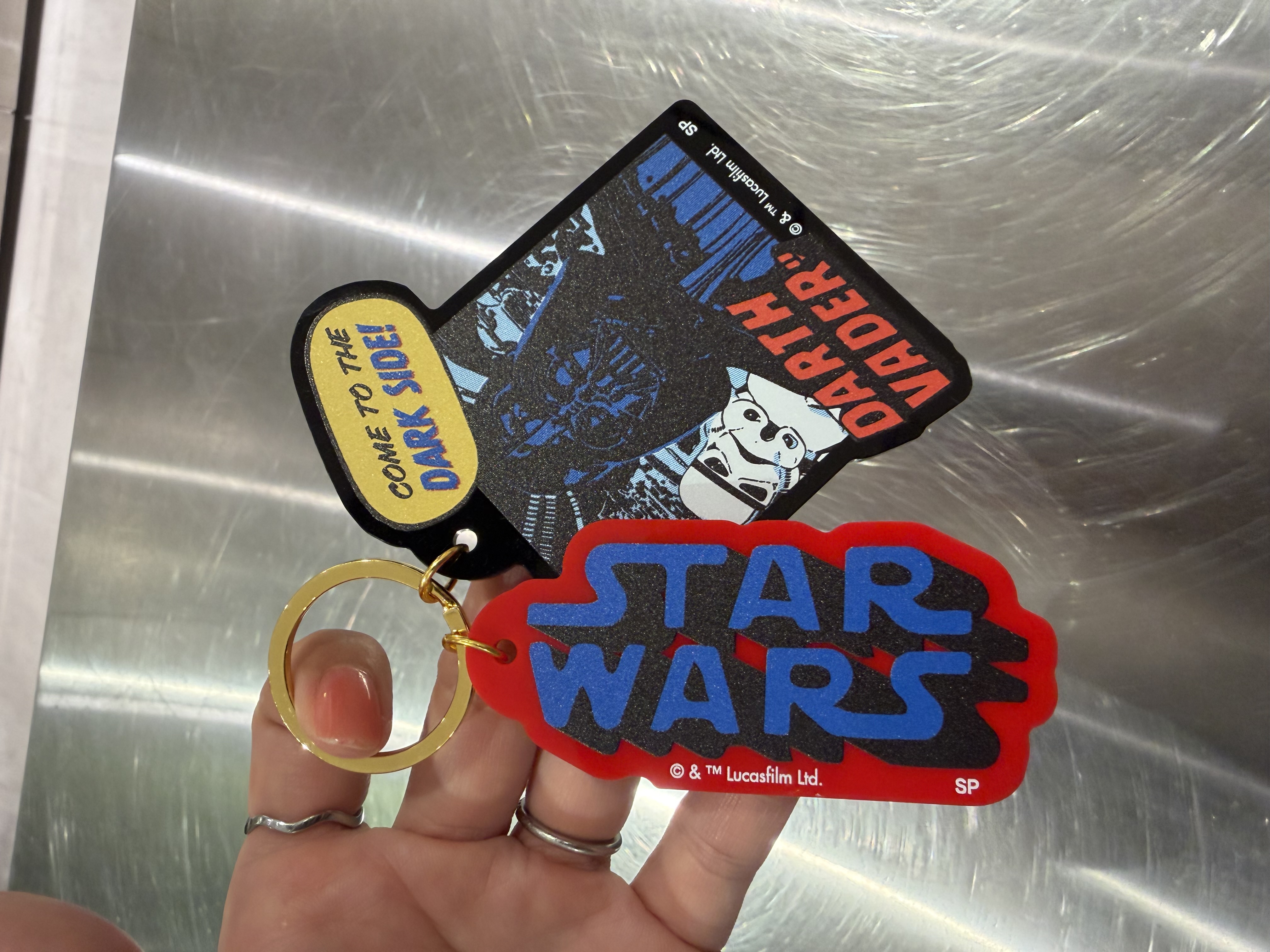 えびさんの「212 KITCHEN STORE｜カラーアクリルキーホルダー R2-D2 コミック ＜STAR WARS スター・ウォーズ ＞」を使ったコーディネート