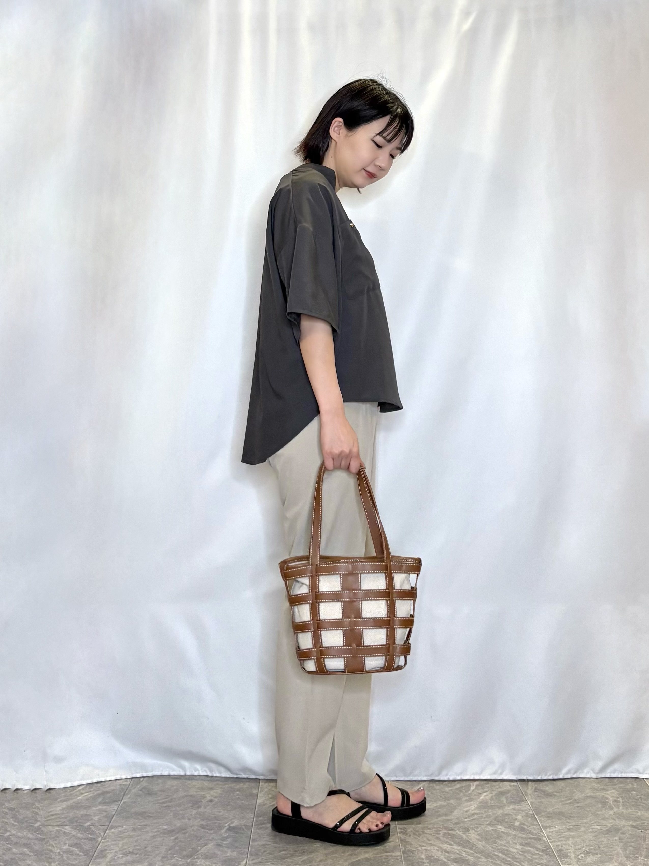 ネリさんの「SHOO･LA･RUE｜【洗濯機可/S-LL】大人の抜け感 ゆるっと5分袖シャツ」を使ったコーディネート