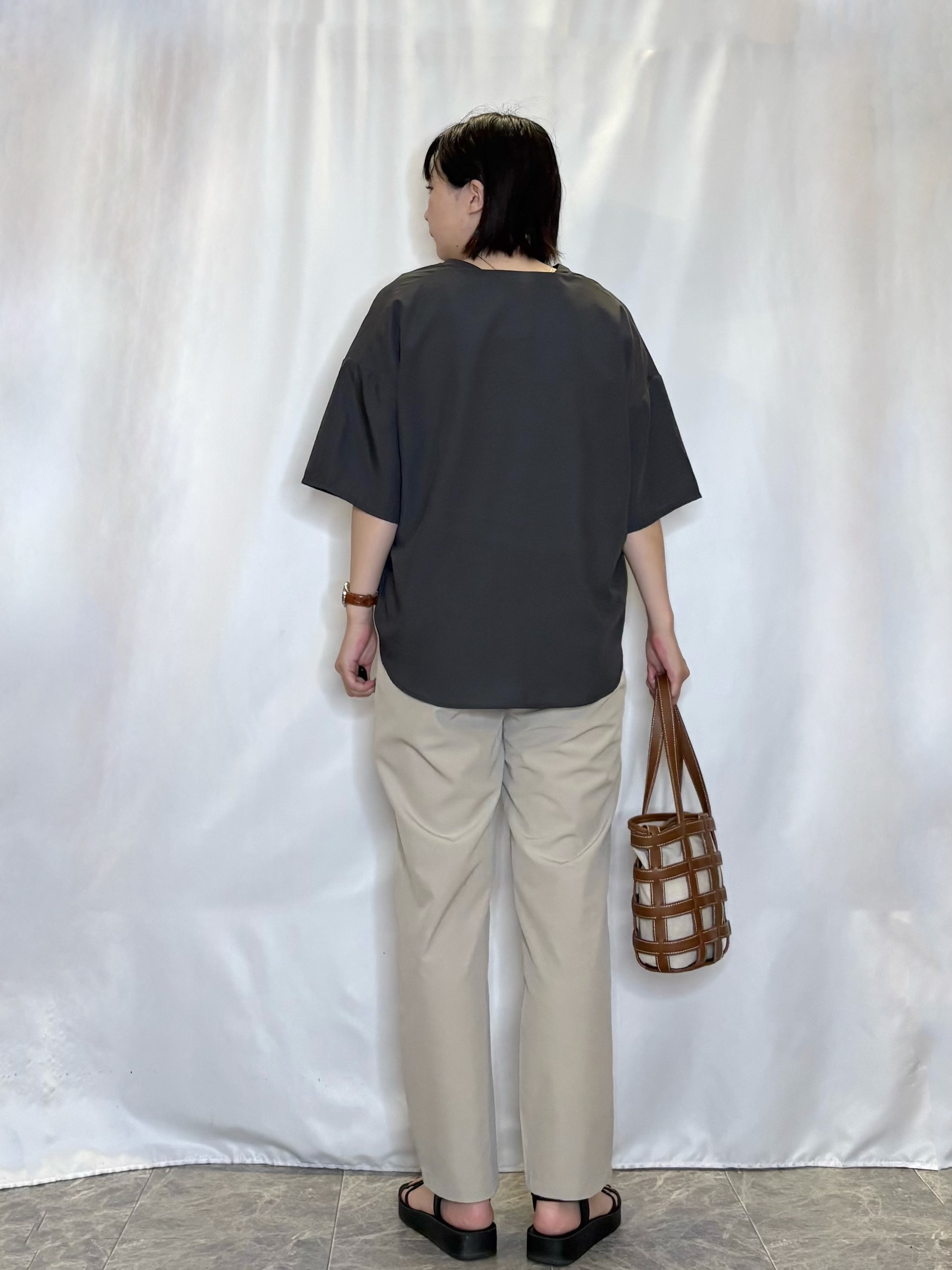 ネリさんの「SHOO･LA･RUE｜【洗濯機可/S-LL】大人の抜け感 ゆるっと5分袖シャツ」を使ったコーディネート