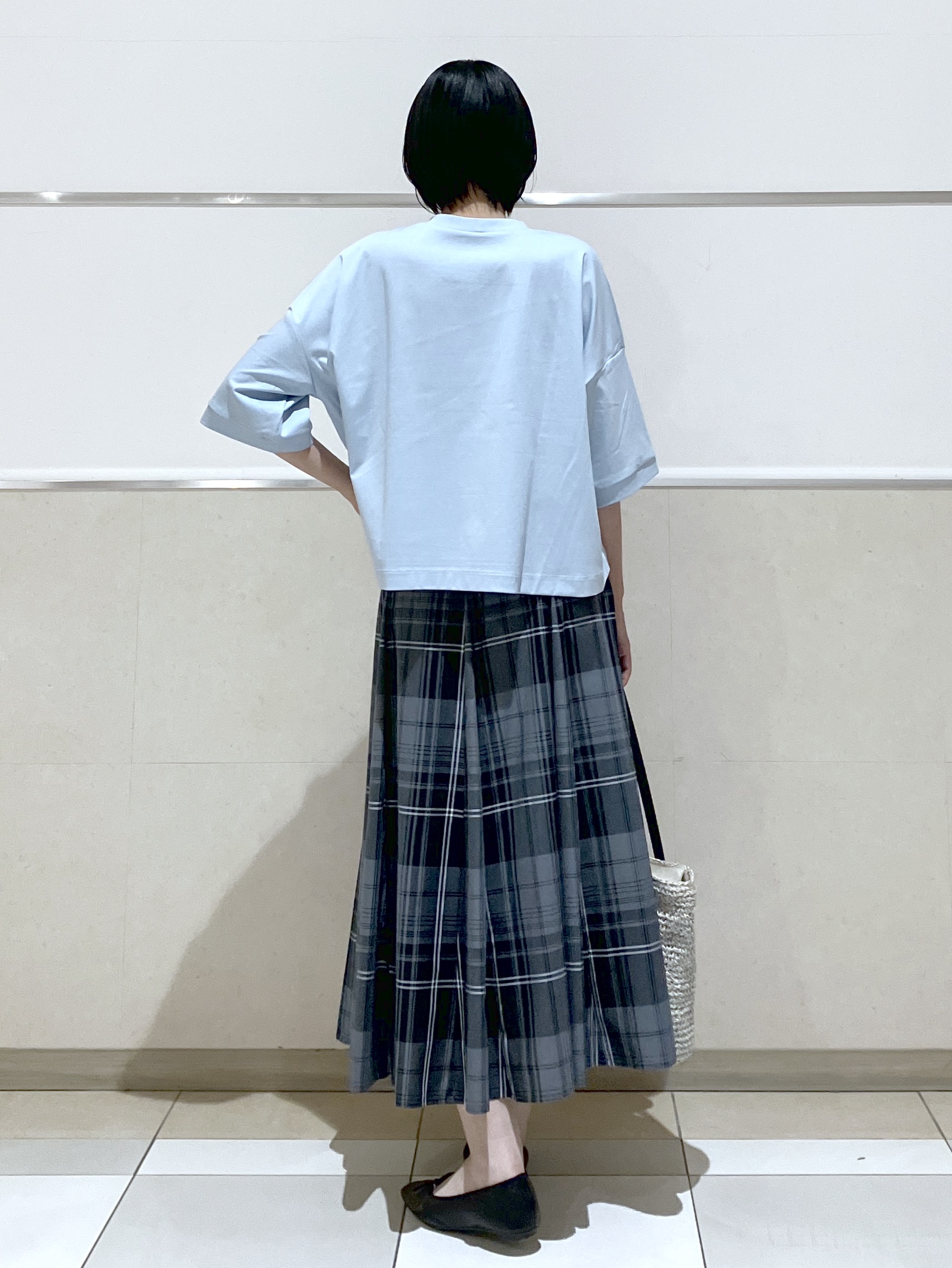 eriko さんの「Dessin｜【新色追加/体型カバー】美光沢カットソーボクシーシルエット」を使ったコーディネート