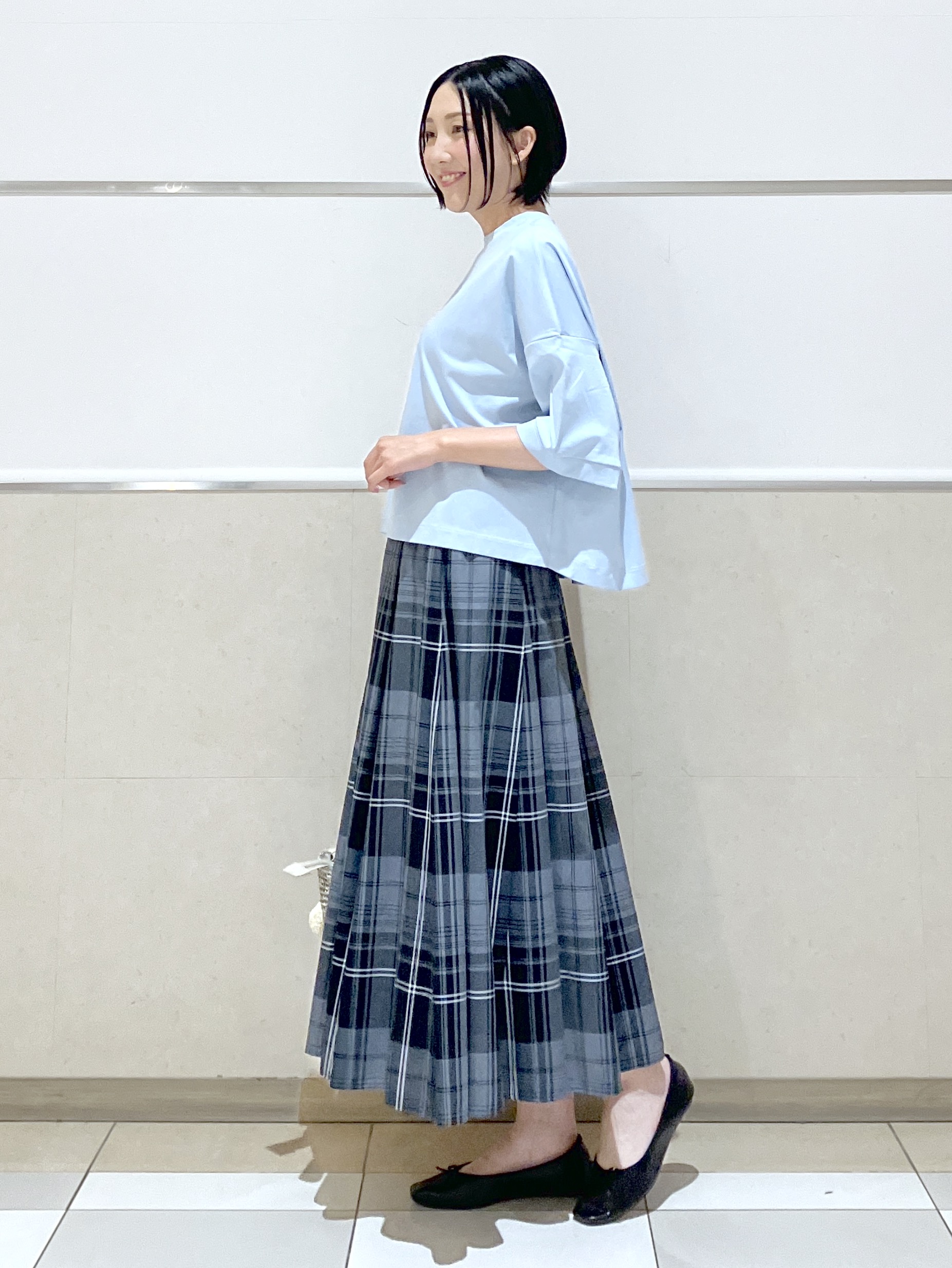 eriko さんの「Dessin｜【新色追加/体型カバー】美光沢カットソーボクシーシルエット」を使ったコーディネート