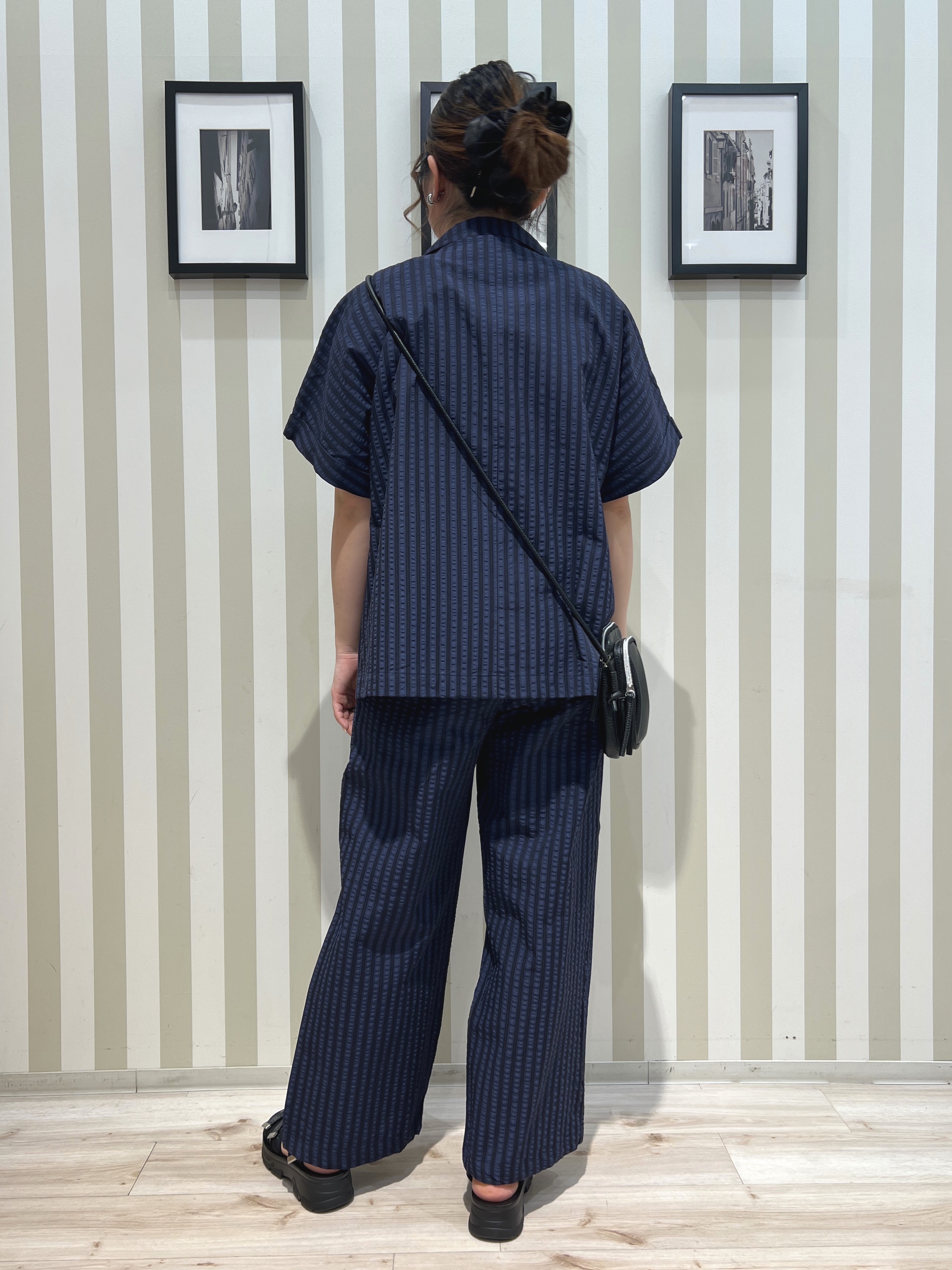 manaさんの「SHOO･LA･RUE｜【ひんやり/吸水速乾/セットアップ可】羽織るだけで主役になる サッカーストライプシャツジャケット」を使ったコーディネート