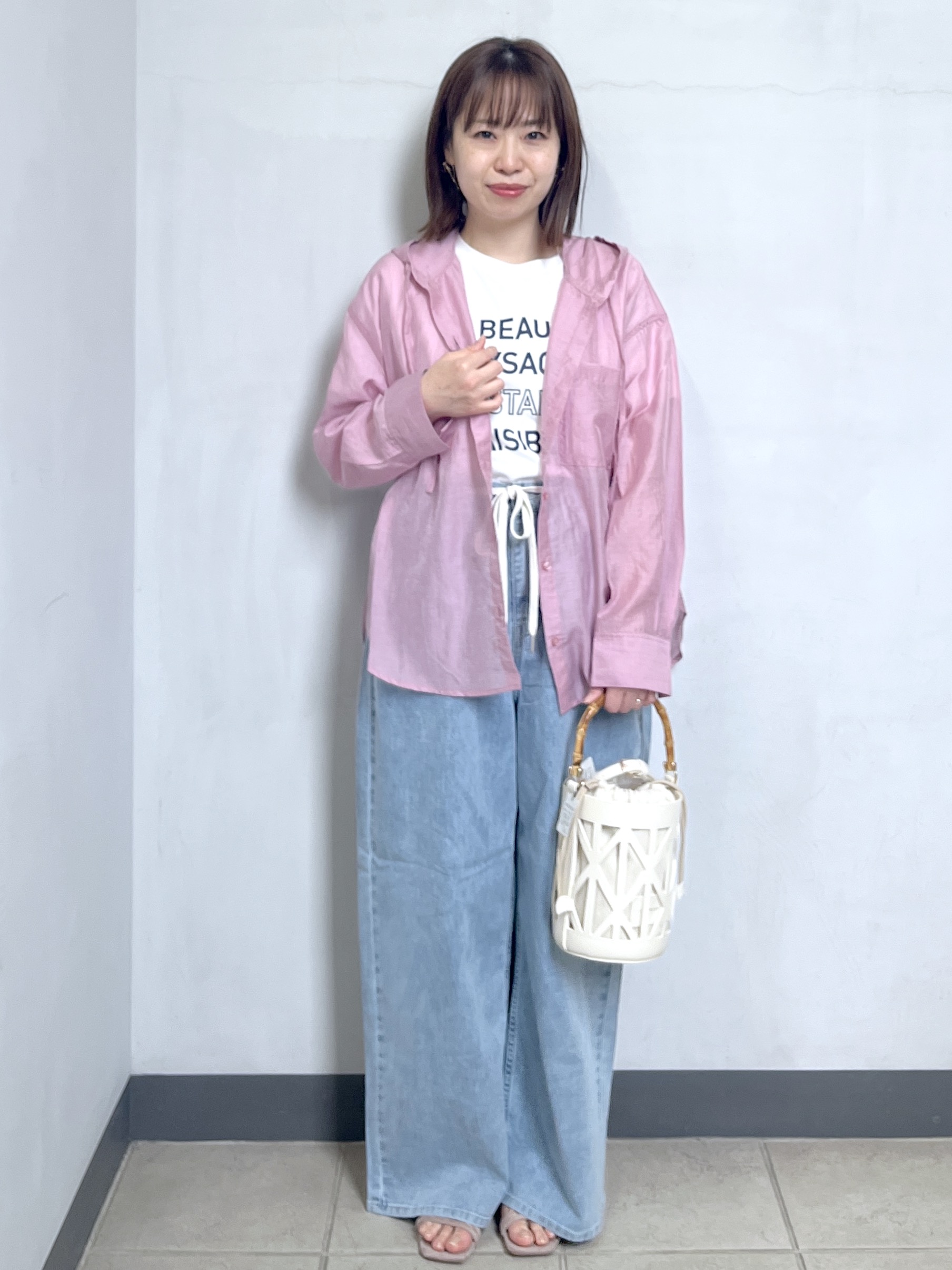 mikiさんの「OPAQUE.CLIP｜【洗濯機OK】フード付きシアーシャツ」を使ったコーディネート