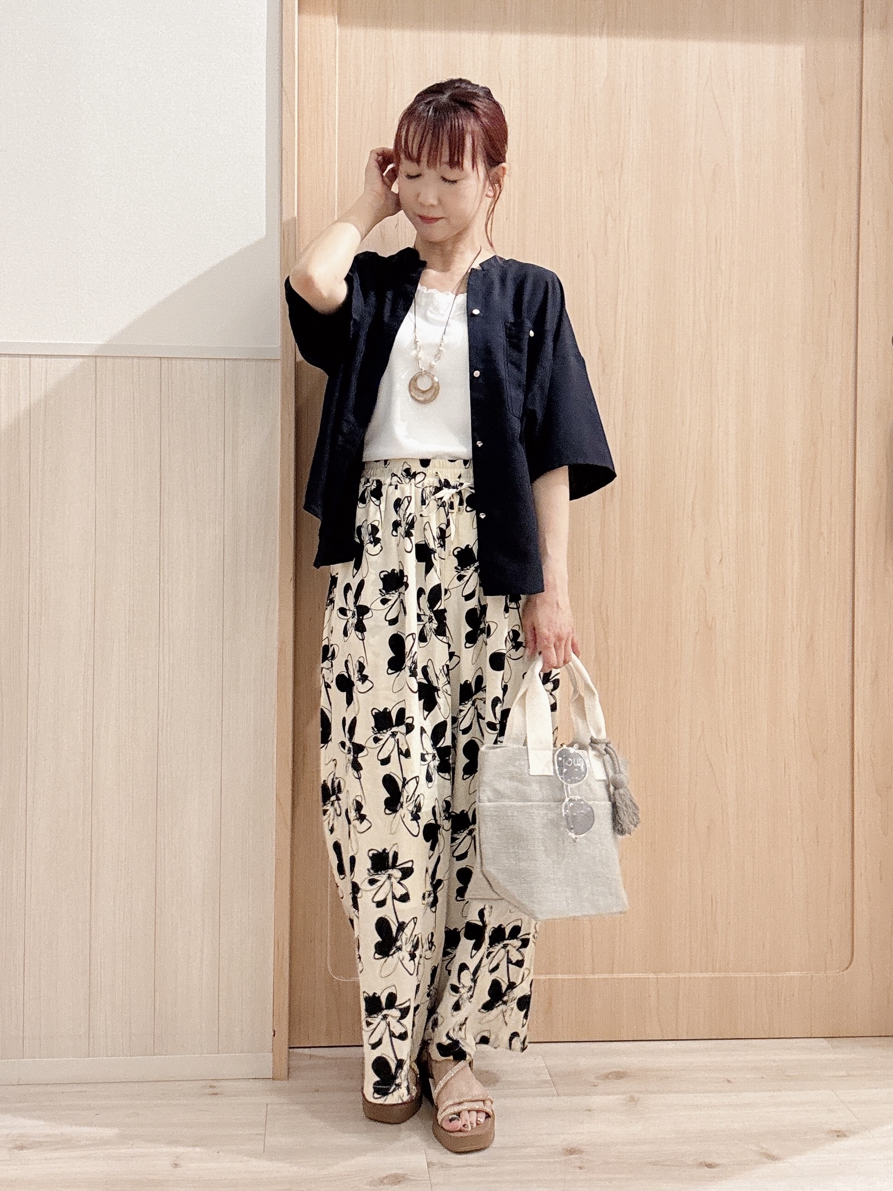 モカさんの「SHOO･LA･RUE｜【洗濯機可/S-LL】大人の抜け感 ゆるっと5分袖シャツ」を使ったコーディネート