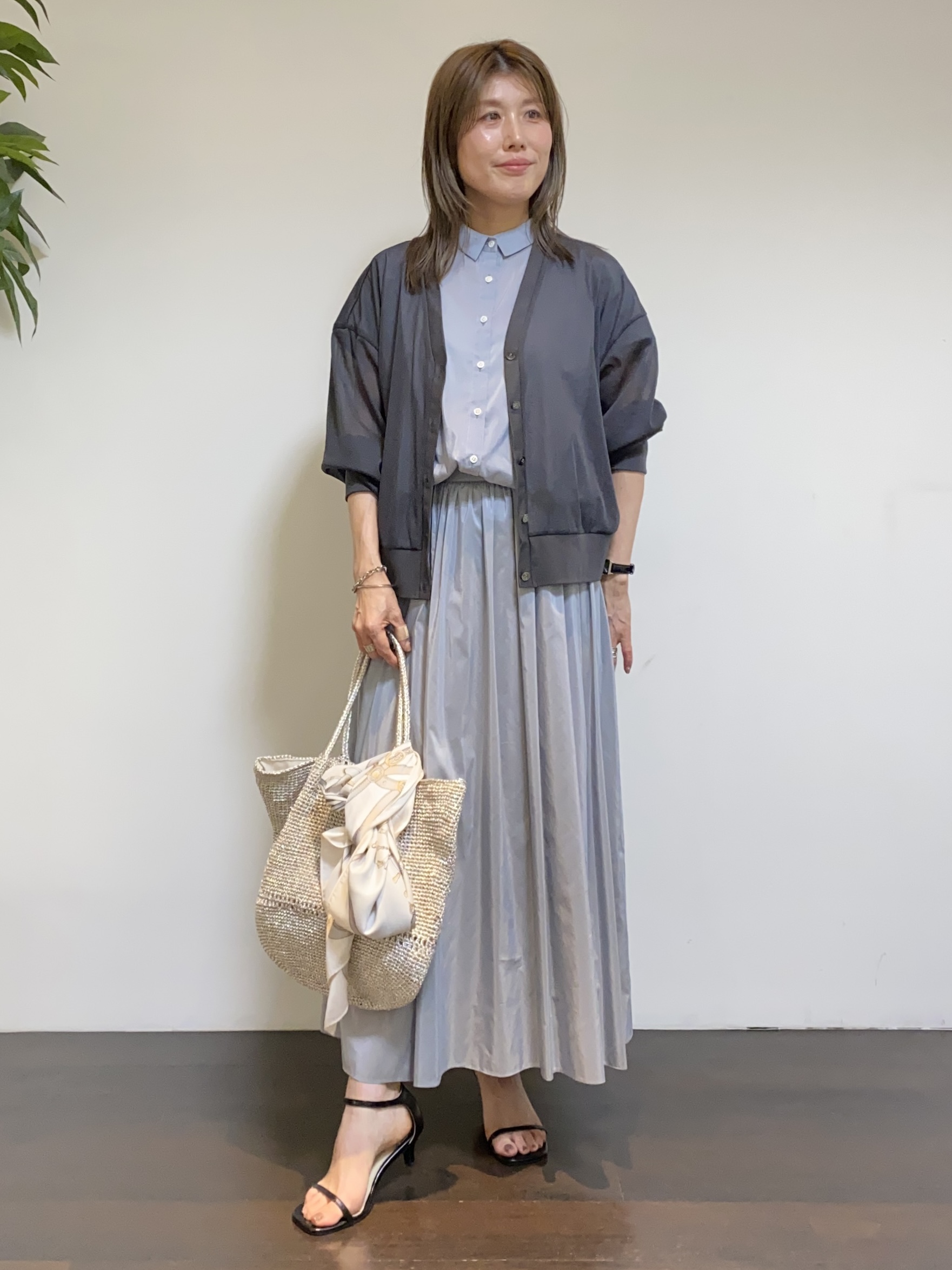 tomoさんの「UNTITLED｜【7色展開/ゆったり/ショート丈】シアートリコットカーディガン」を使ったコーディネート
