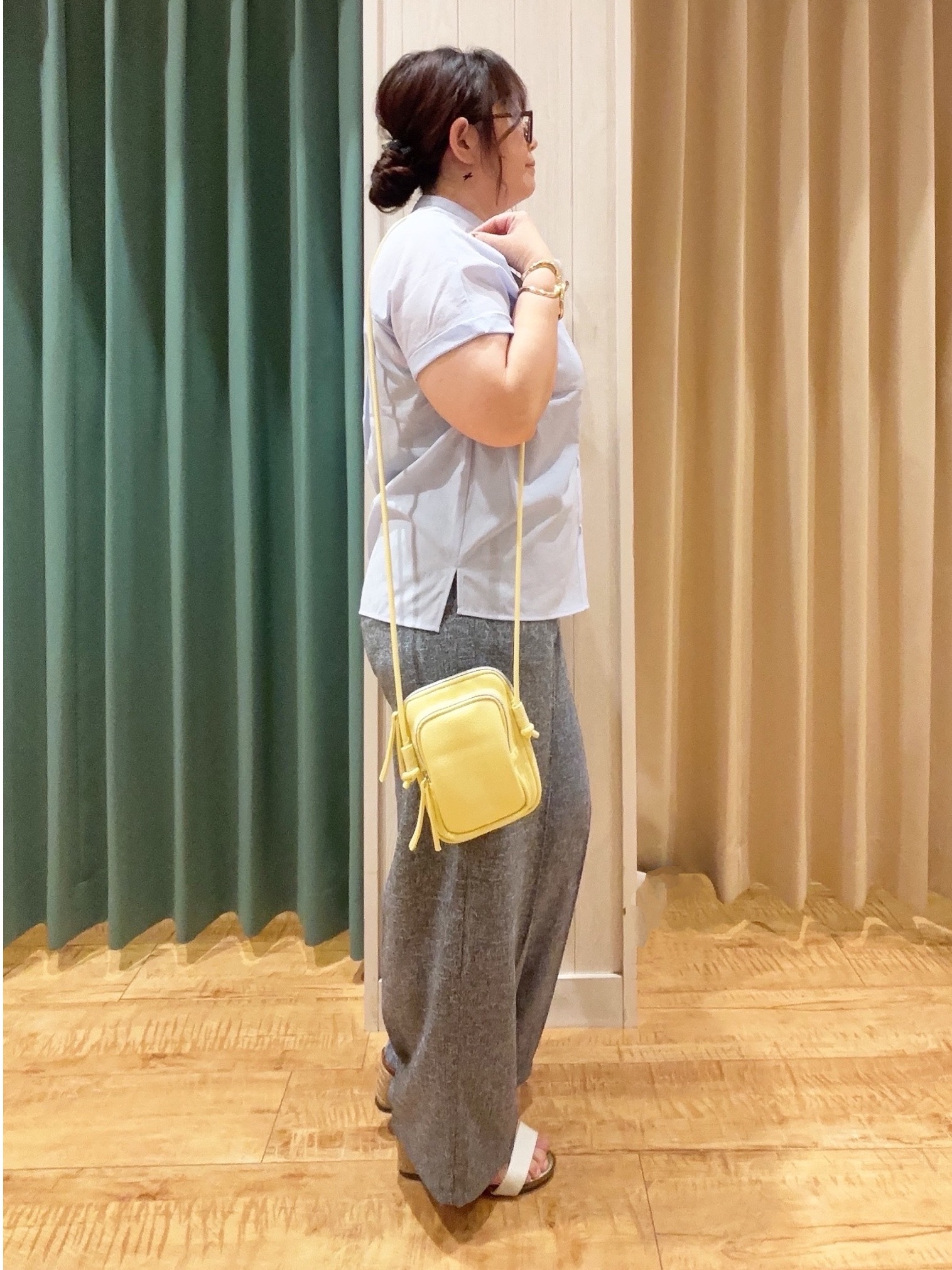 タガさんの「SHOO･LA･RUE｜【さらり快適/洗濯機可/S-LL】風が通り抜ける 半袖バンドカラーシアーシャツ」を使ったコーディネート
