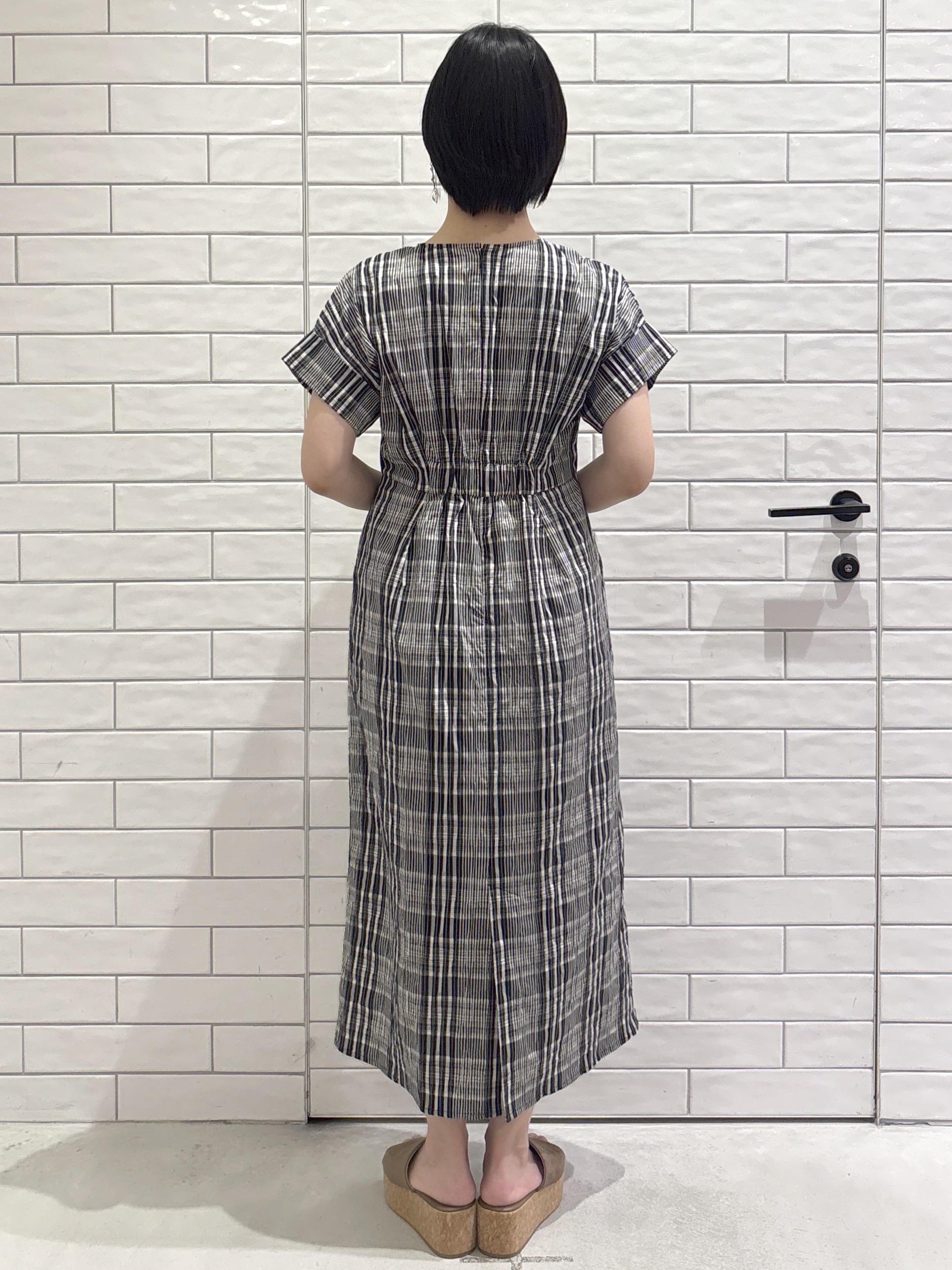 ayumiさんの「OPAQUE.CLIP｜チェック柄Iラインシルエットワンピース【洗濯機OK】」を使ったコーディネート