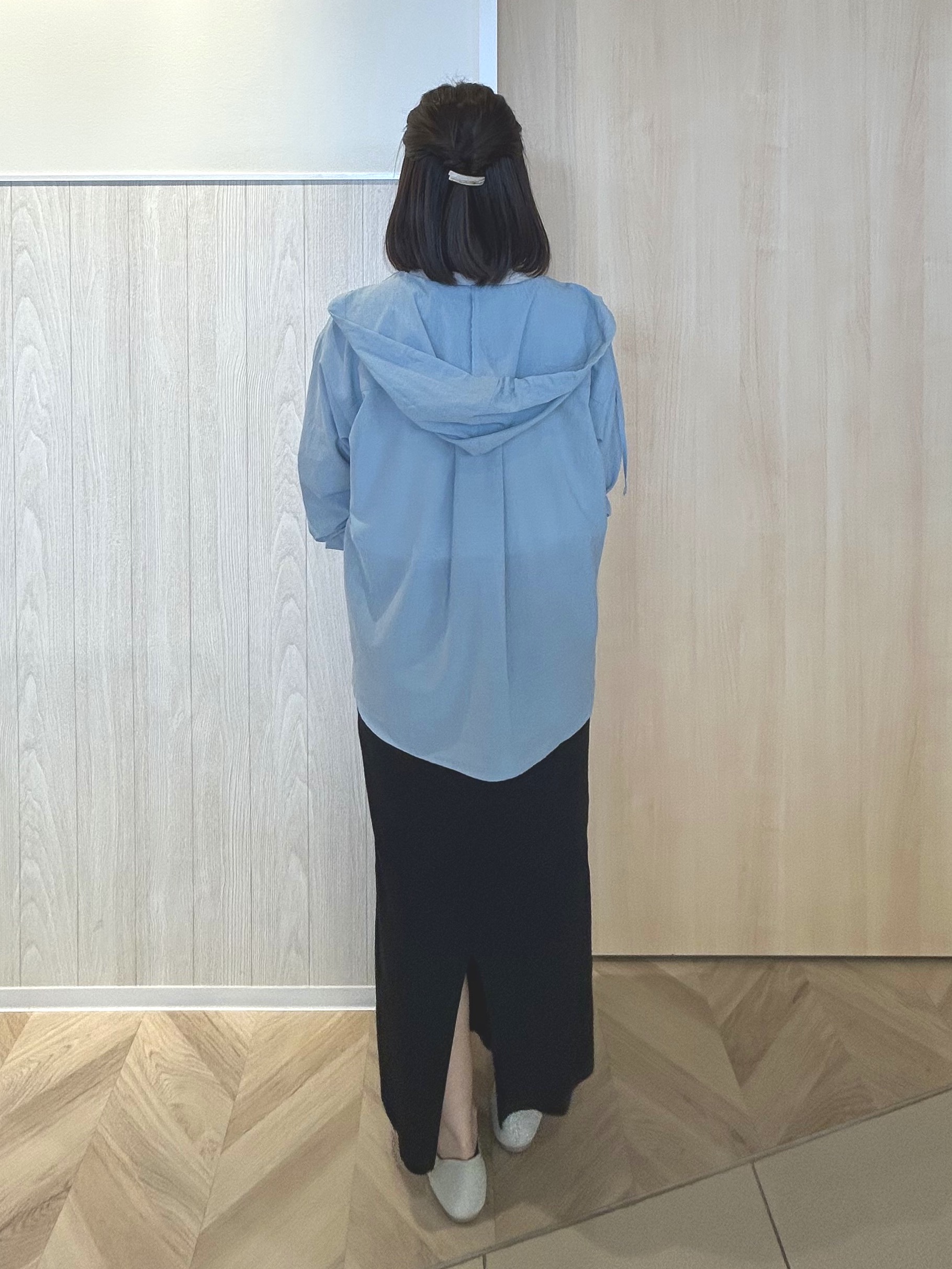 tomoさんの「SHOO･LA･RUE｜【さらり快適/洗濯機可/S-LL】UVカット機能付き ライトな着心地 ひんやりシャツパーカ」を使ったコーディネート
