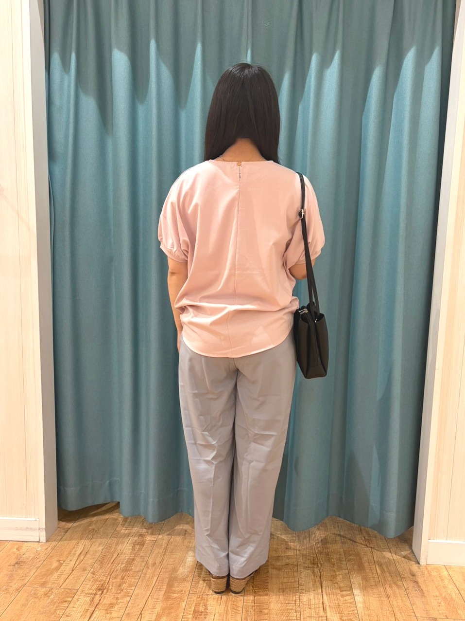 Miさんの「SHOO･LA･RUE｜【ひんやり/洗濯後しわになりにくい】インせず着られる さらっとタッチのドルマンブラウス」を使ったコーディネート