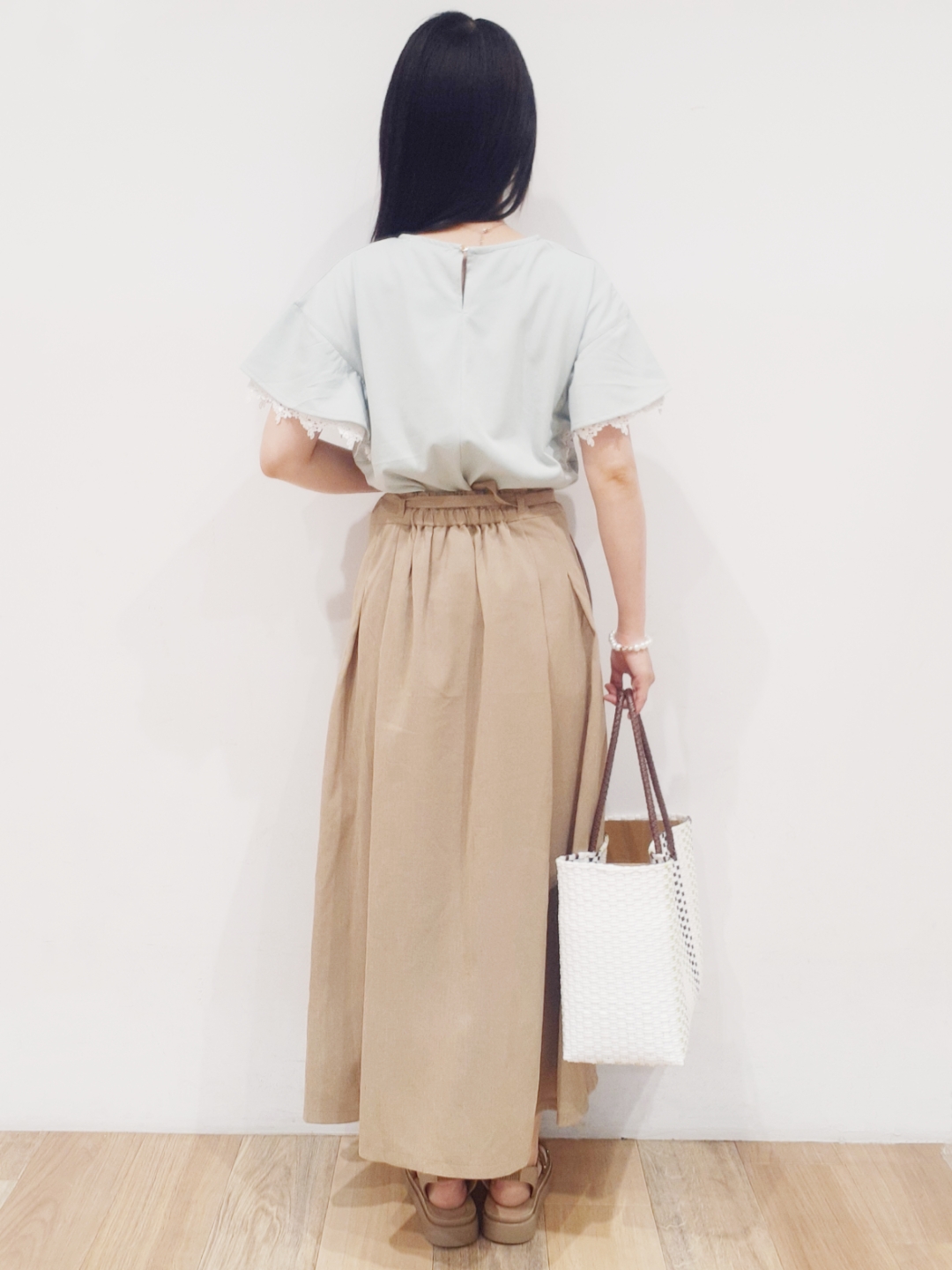 にこさんの「grove｜【二の腕カバー、UV/ひんやり】涼しく華やかに、レースレイヤードスリーブTシャツ」を使ったコーディネート