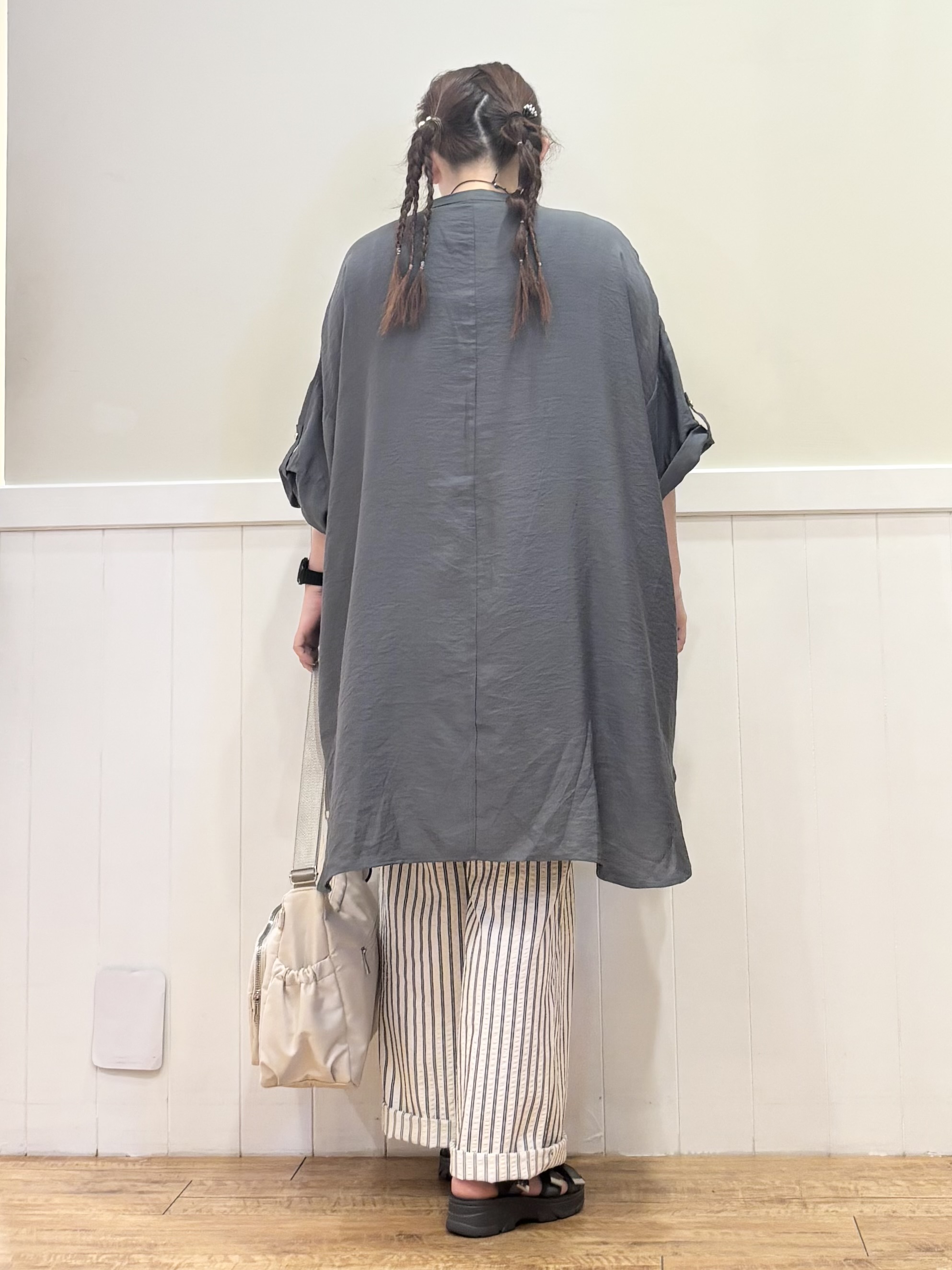 ハチさんの「SHOO･LA･RUE｜【ひんやり/S-LL/洗濯機可】体型カバー叶える 大人のゆるドルマンチュニック」を使ったコーディネート