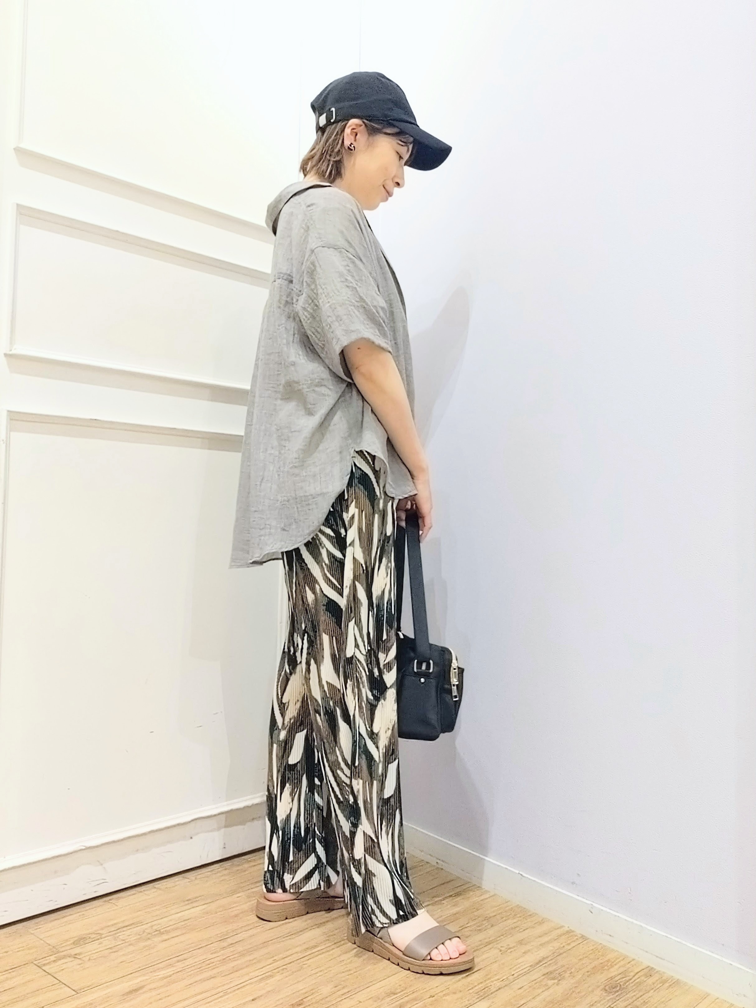miomioさんの「SHOO･LA･RUE｜【S-LL】ナチュラルに決まる 半袖シアーシャツジャケット」を使ったコーディネート