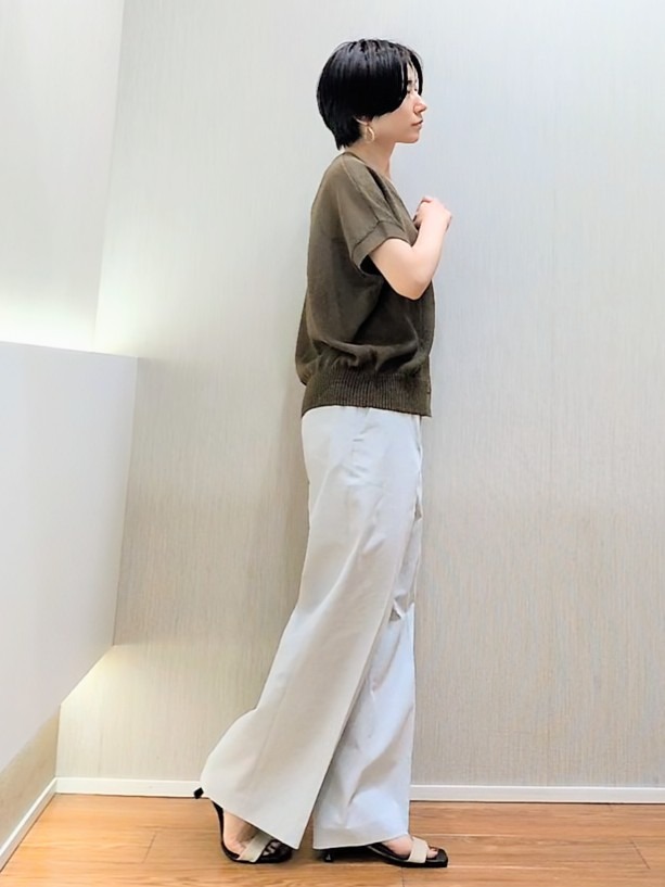 ミズタさんの「UNTITLED｜【洗える/清涼感】ドライタッチスリーブレスカーディガン」を使ったコーディネート