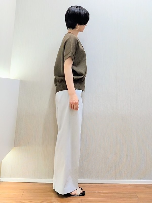 ミズタさんの「UNTITLED｜【洗える/清涼感】ドライタッチスリーブレスカーディガン」を使ったコーディネート