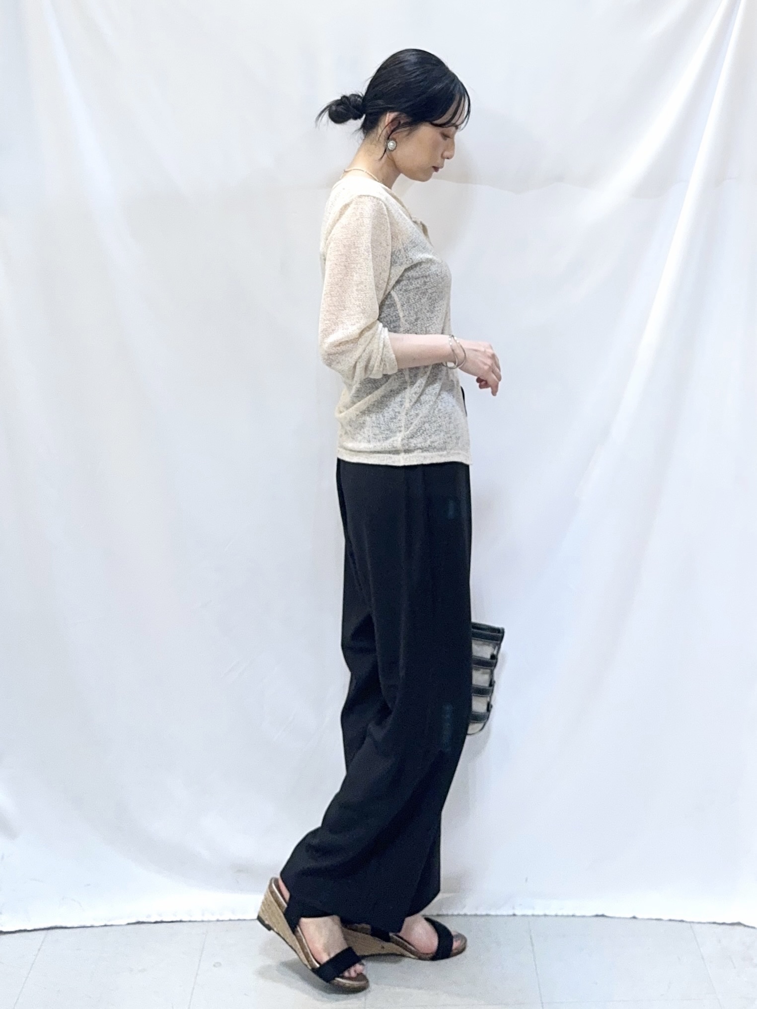 𝐇𝐢𝐫𝐨𝐦𝐢さんの「SHOO･LA･RUE｜メランジ調ニットソーシアーカーディガン」を使ったコーディネート
