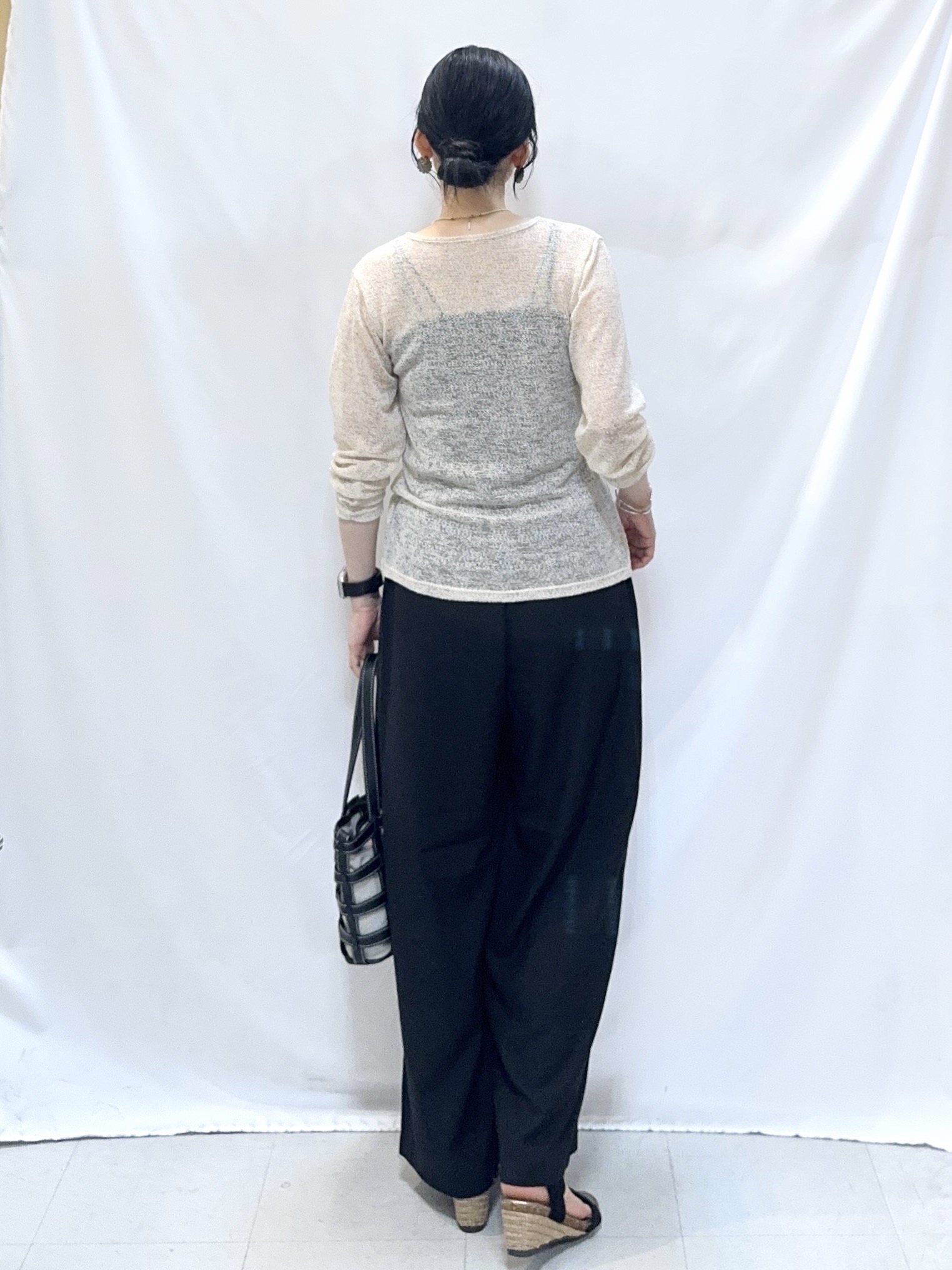 𝐇𝐢𝐫𝐨𝐦𝐢さんの「SHOO･LA･RUE｜メランジ調ニットソーシアーカーディガン」を使ったコーディネート