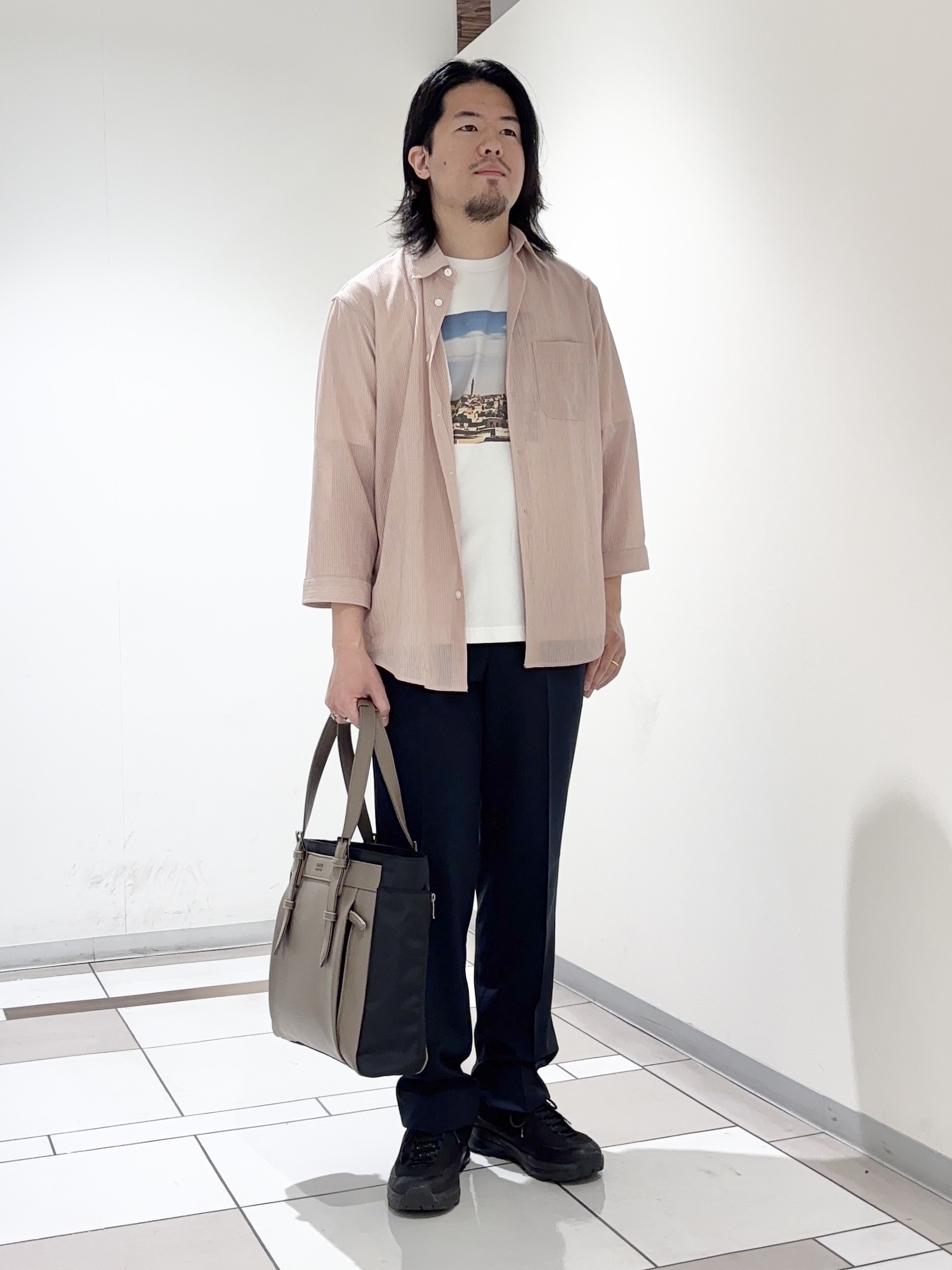 及川さんの「TAKEO KIKUCHI｜【通気性】トリコットサッカー 7分袖シャツ」を使ったコーディネート