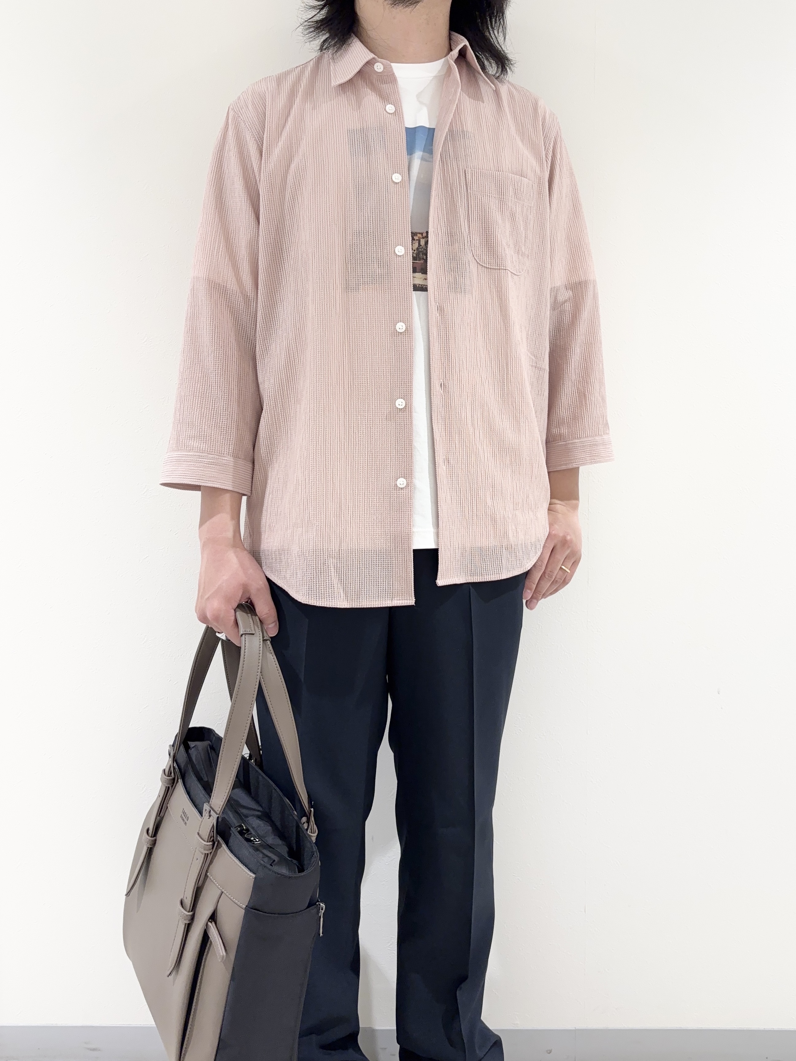 及川さんの「TAKEO KIKUCHI｜【通気性】トリコットサッカー 7分袖シャツ」を使ったコーディネート